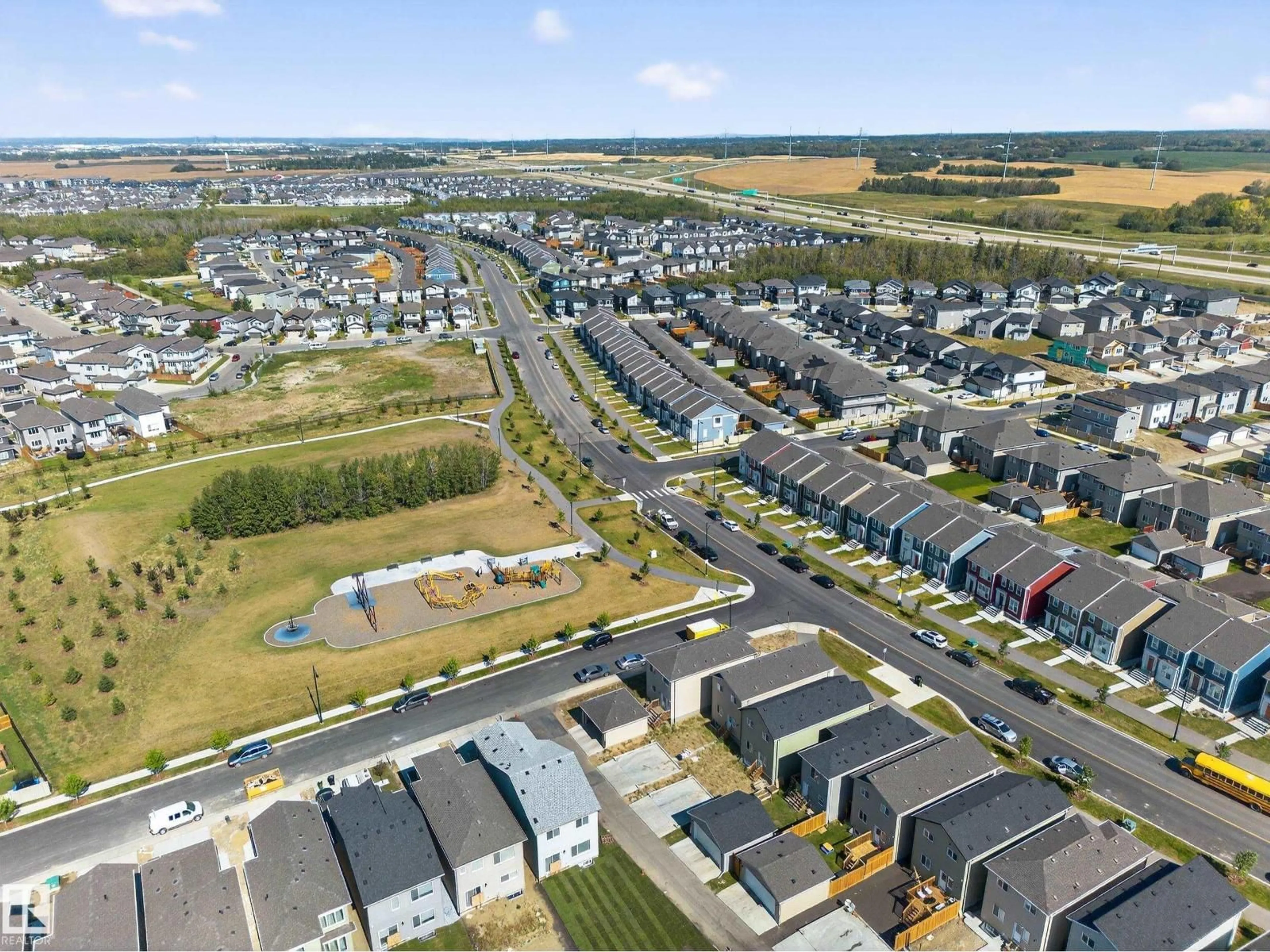 A pic from outside/outdoor area/front of a property/back of a property/a pic from drone, street for 2047 MAPLE RD, Edmonton Alberta T6T2T1