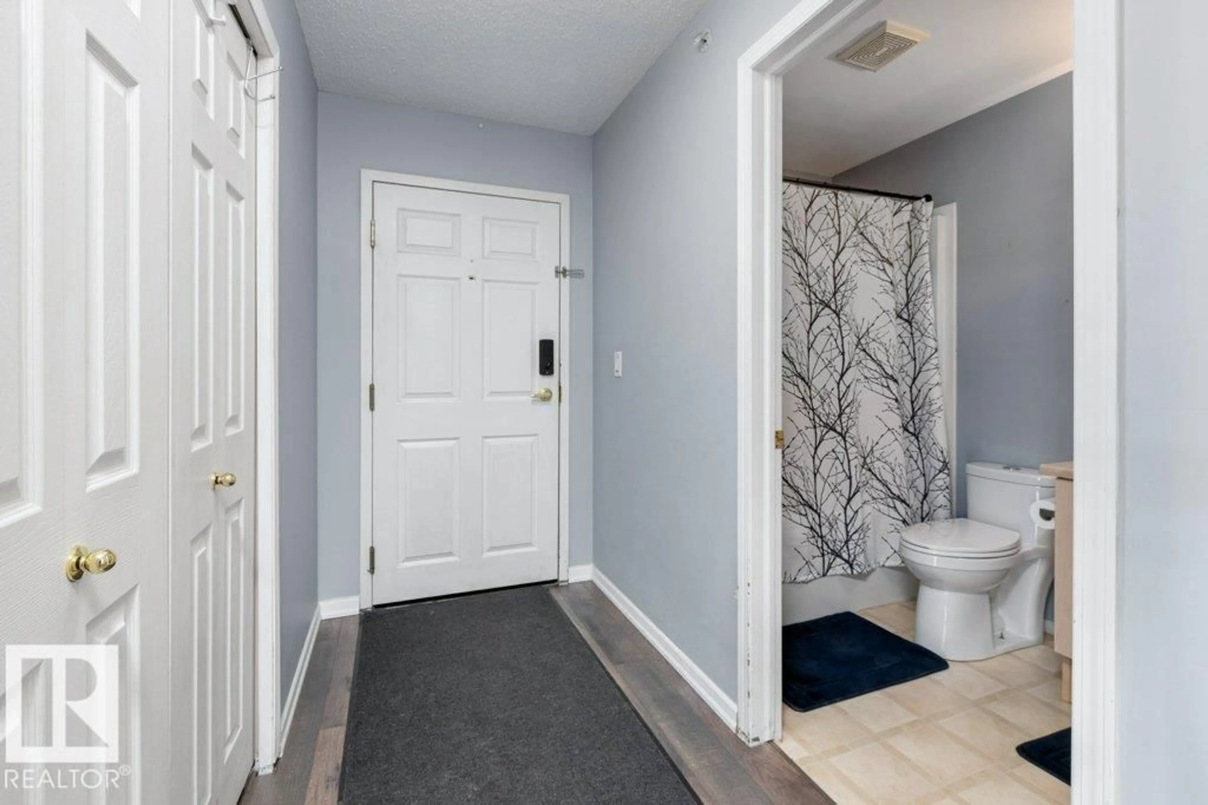Indoor entryway for 418 10403 98 AV NW, Edmonton Alberta T5K2Y5