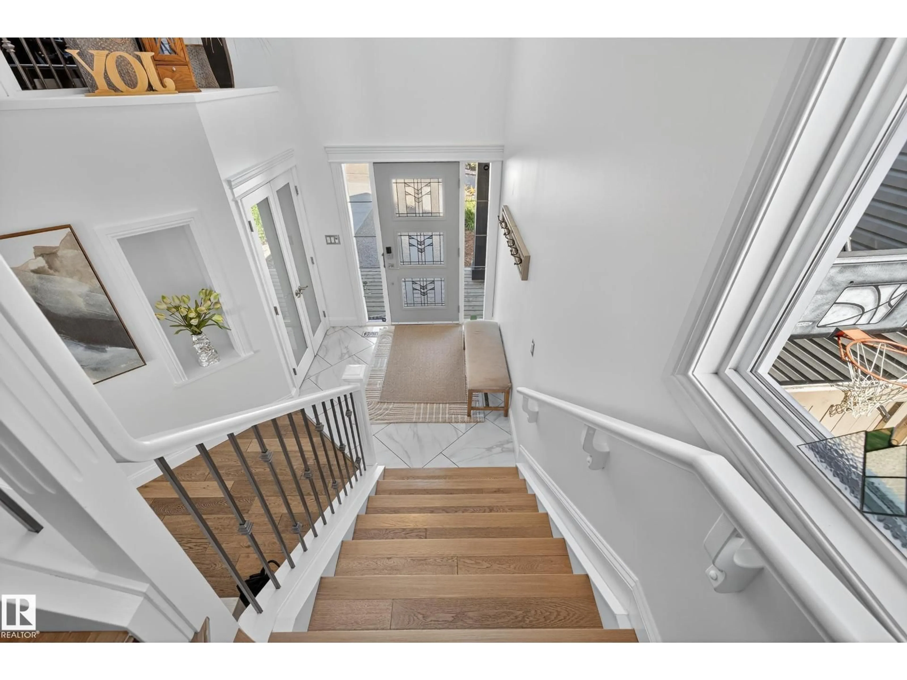 Indoor entryway for 6167 STINSON WY, Edmonton Alberta T6R0K3