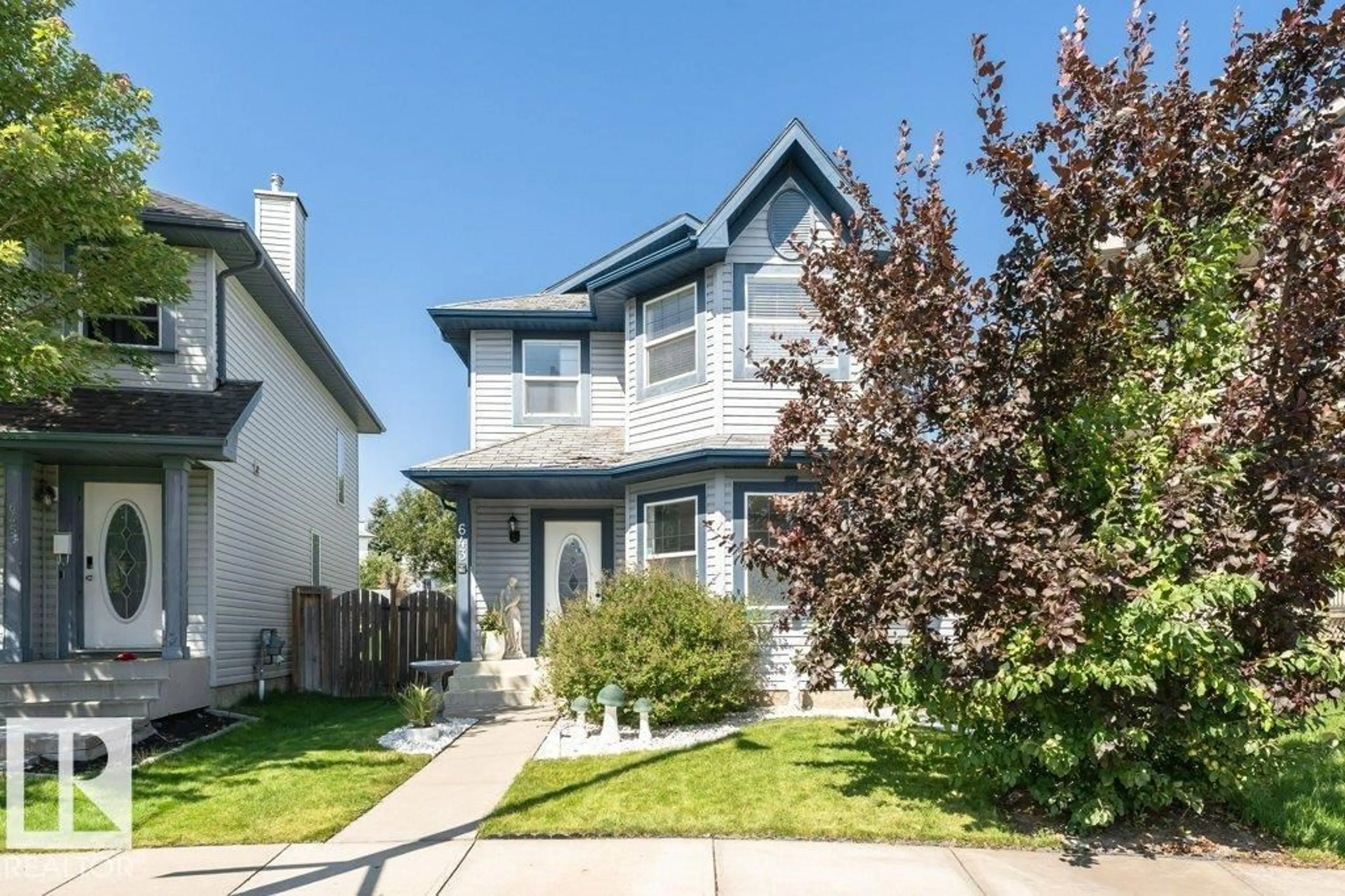 Home with vinyl exterior material, street for 643 WINDROSS CR, Edmonton Alberta T6T1Y1