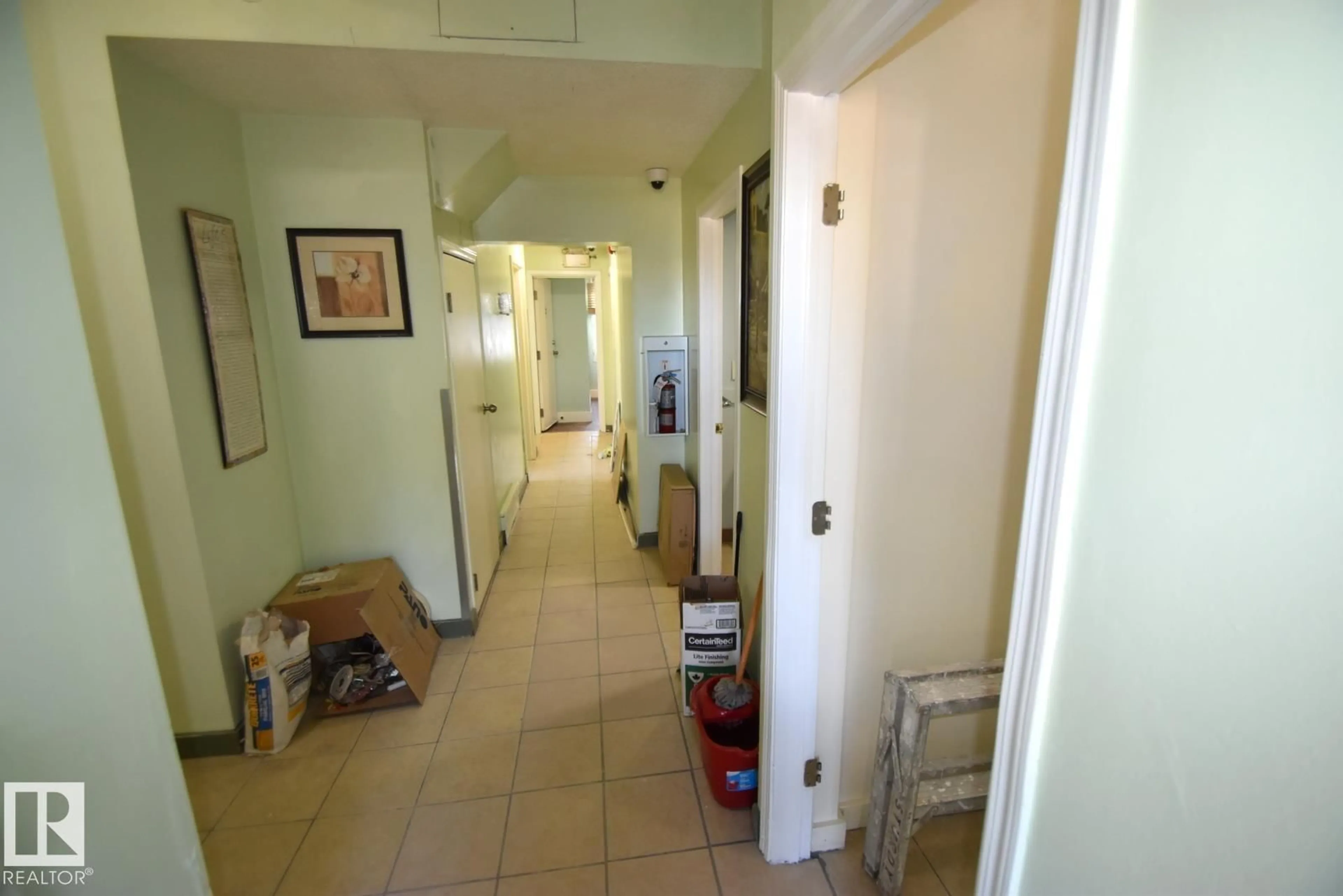 Indoor foyer for NW - 10734 92 ST, Edmonton Alberta T5H1V4