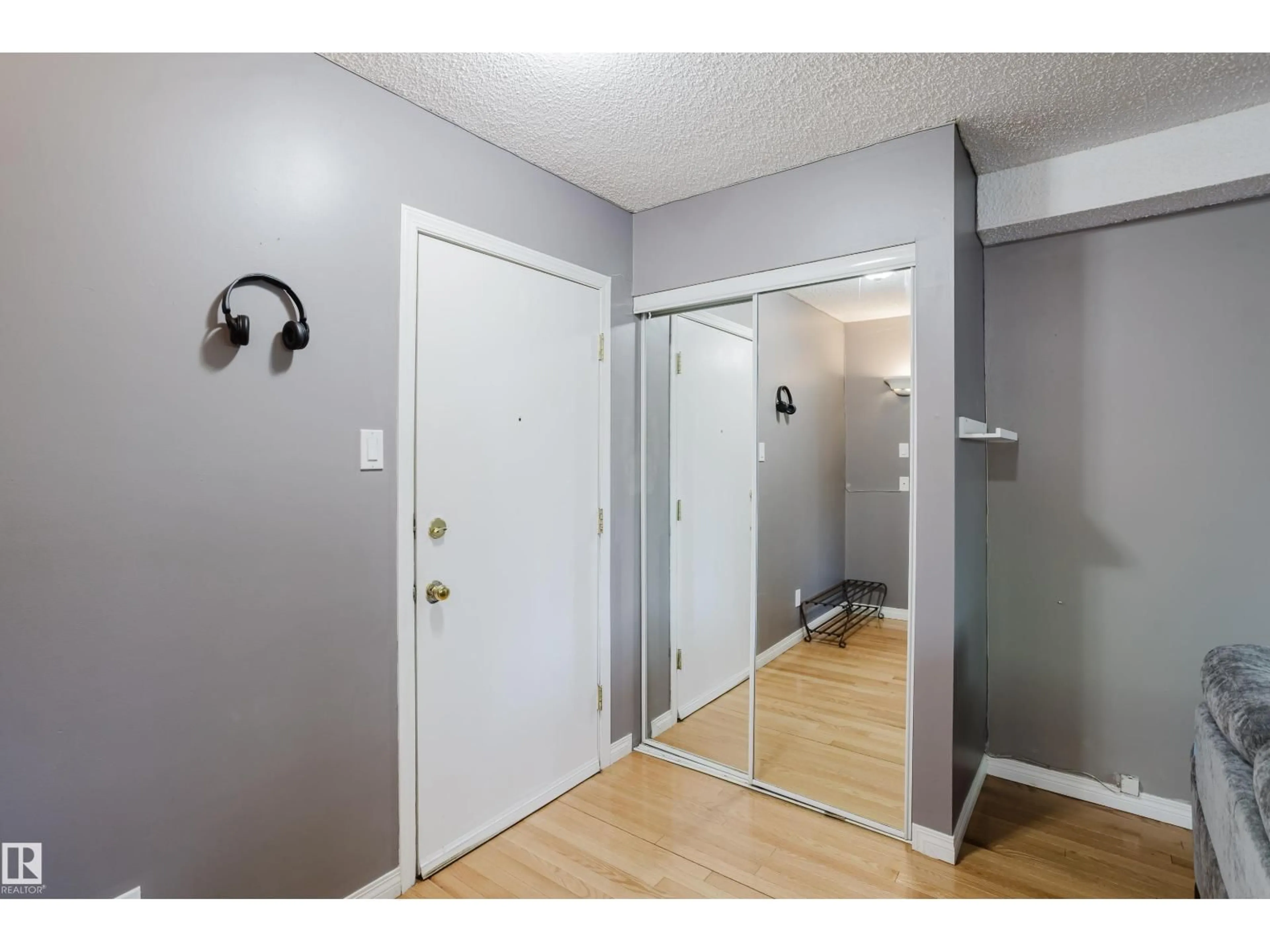 Indoor entryway for 106 - 11217 103 AV NW, Edmonton Alberta T5K2V9