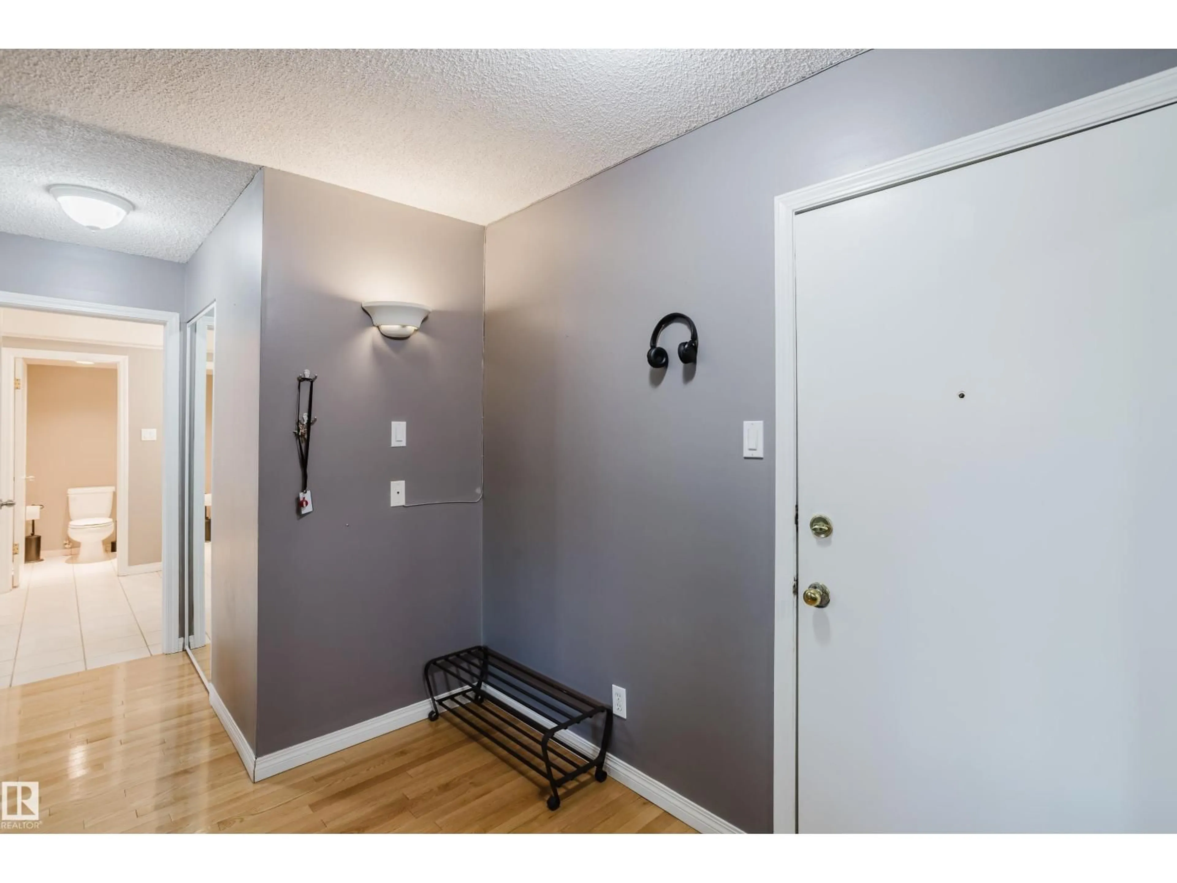 Indoor entryway for 106 - 11217 103 AV NW, Edmonton Alberta T5K2V9