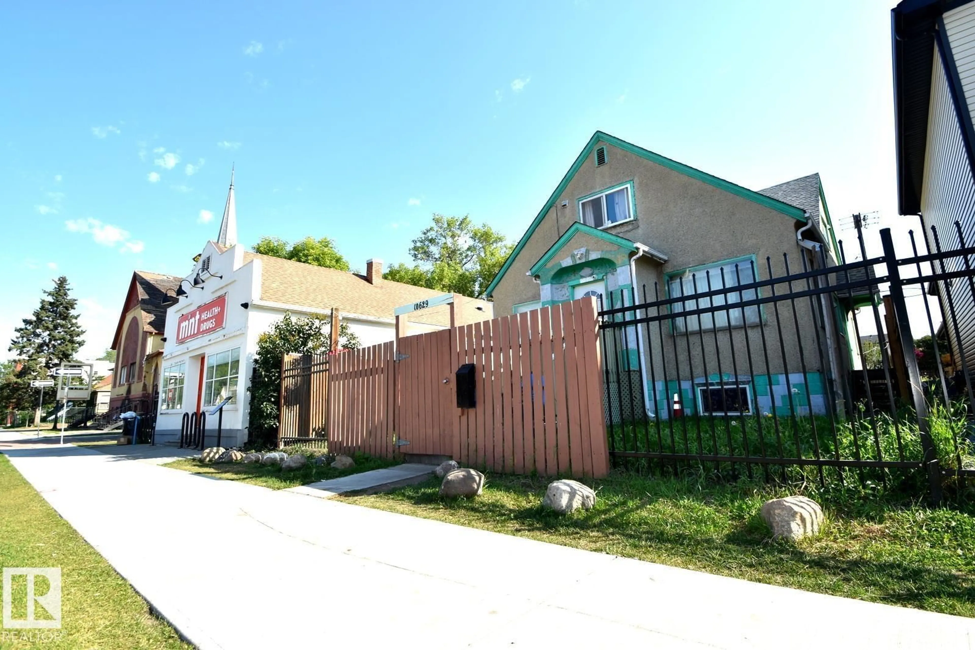 Patio, unknown for 10629 96 ST, Edmonton Alberta T5H2J2
