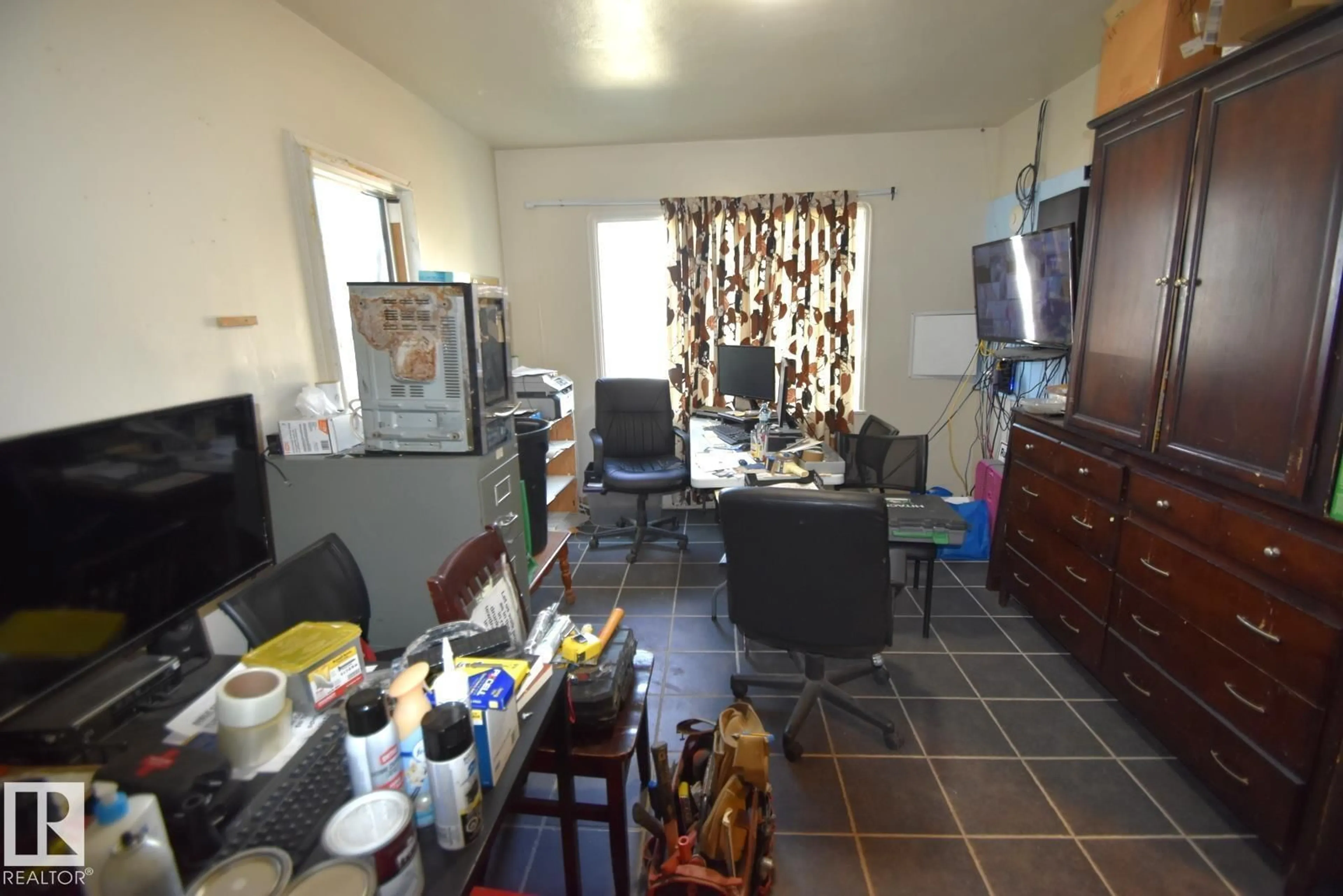 A pic of a room for 10629 96 ST, Edmonton Alberta T5H2J2