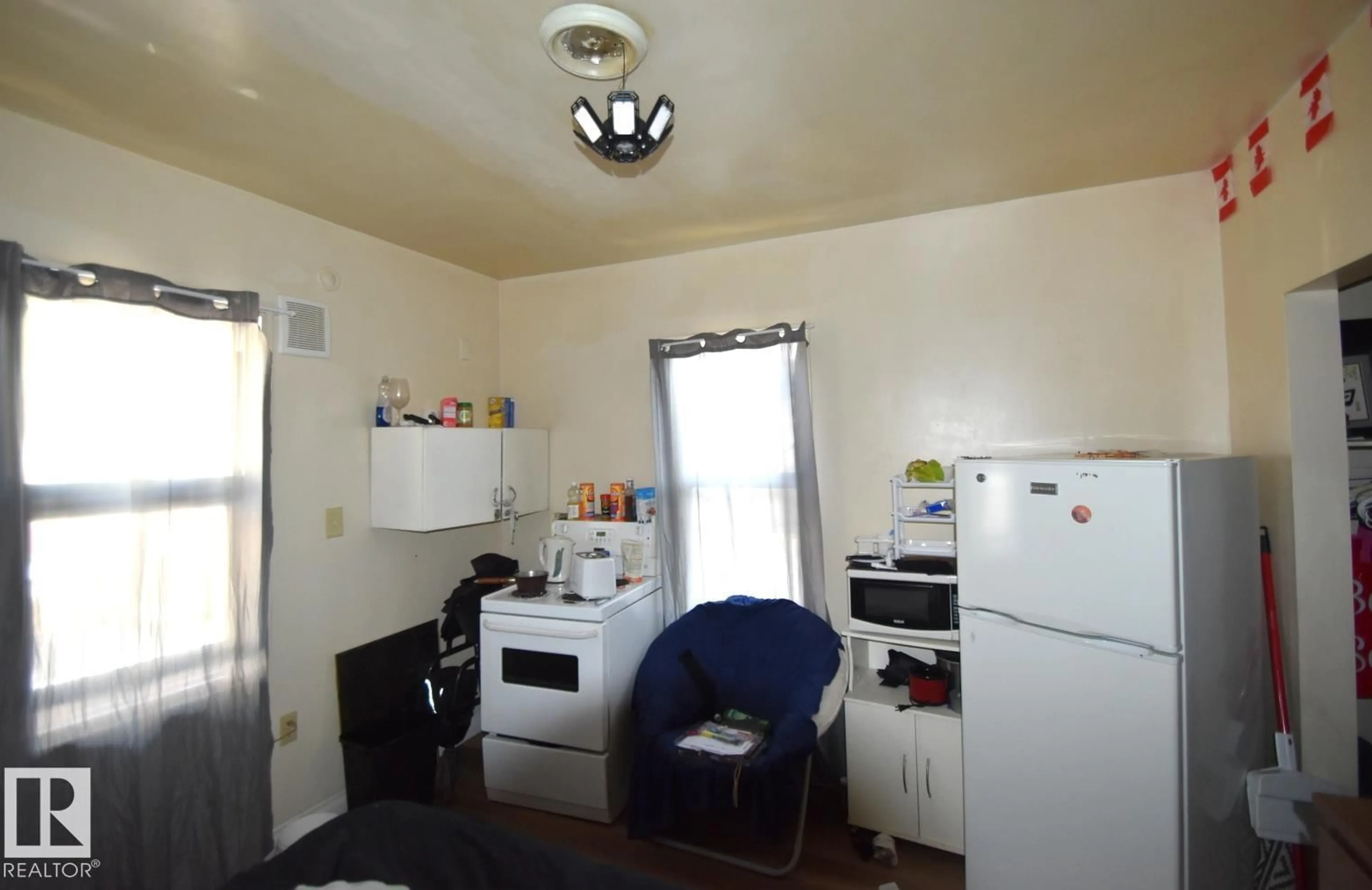 A pic of a room for 10629 96 ST, Edmonton Alberta T5H2J2