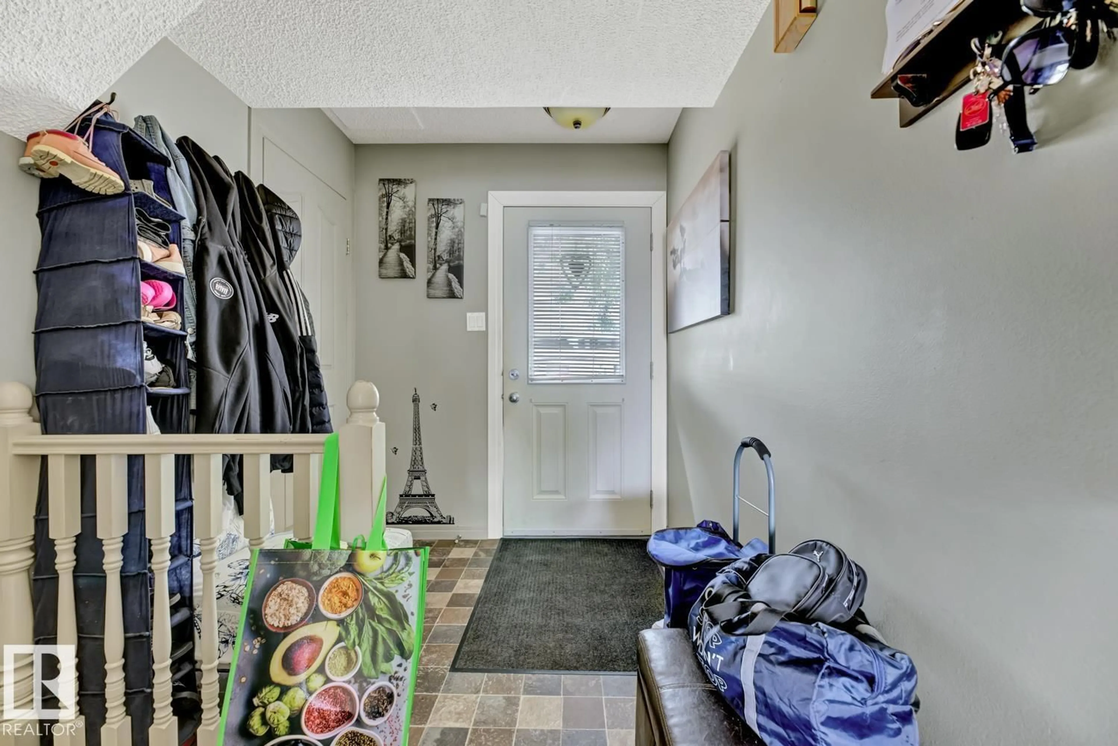 Indoor entryway for 11406 139 AV, Edmonton Alberta T5X3L4