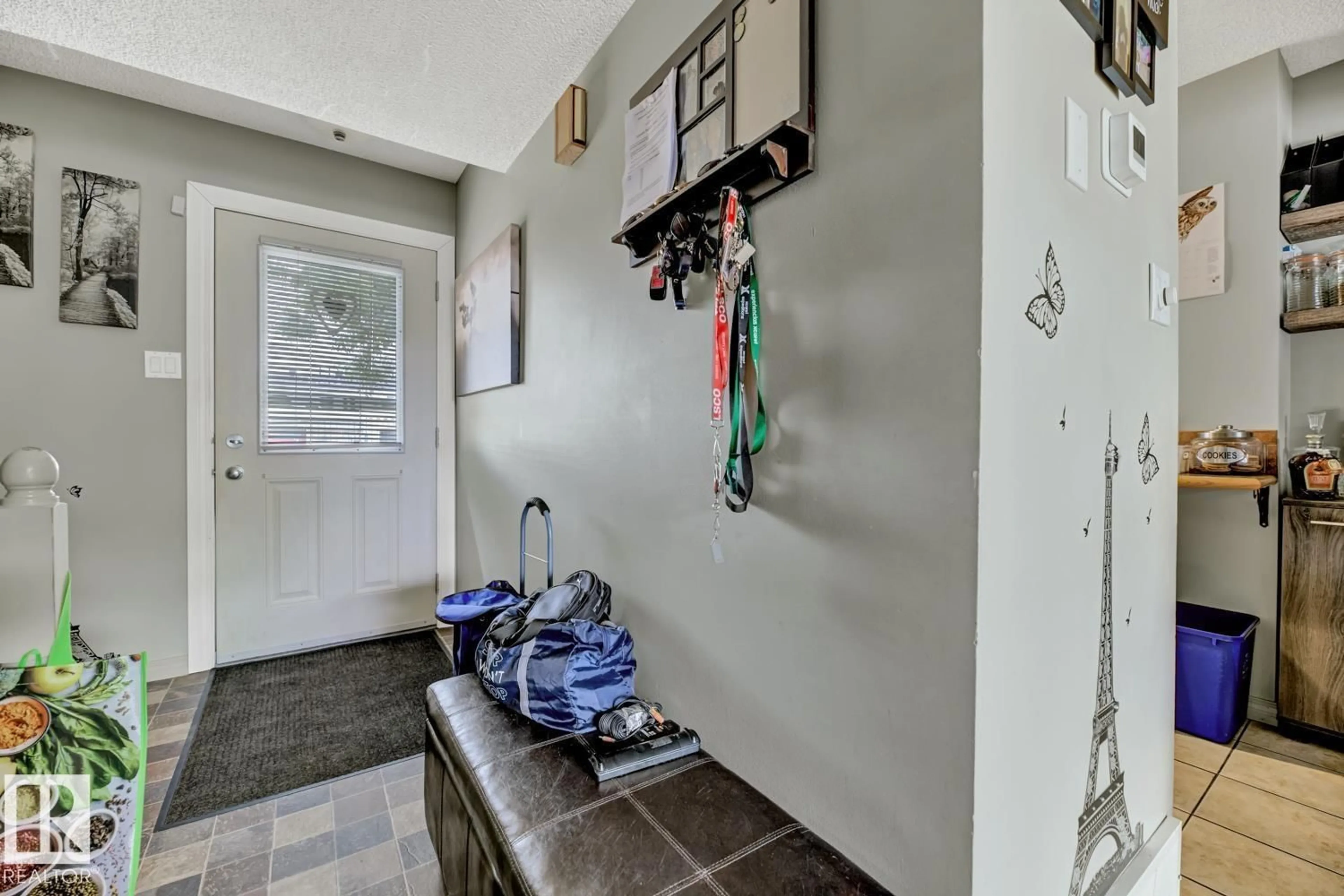 Indoor entryway for 11406 139 AV, Edmonton Alberta T5X3L4