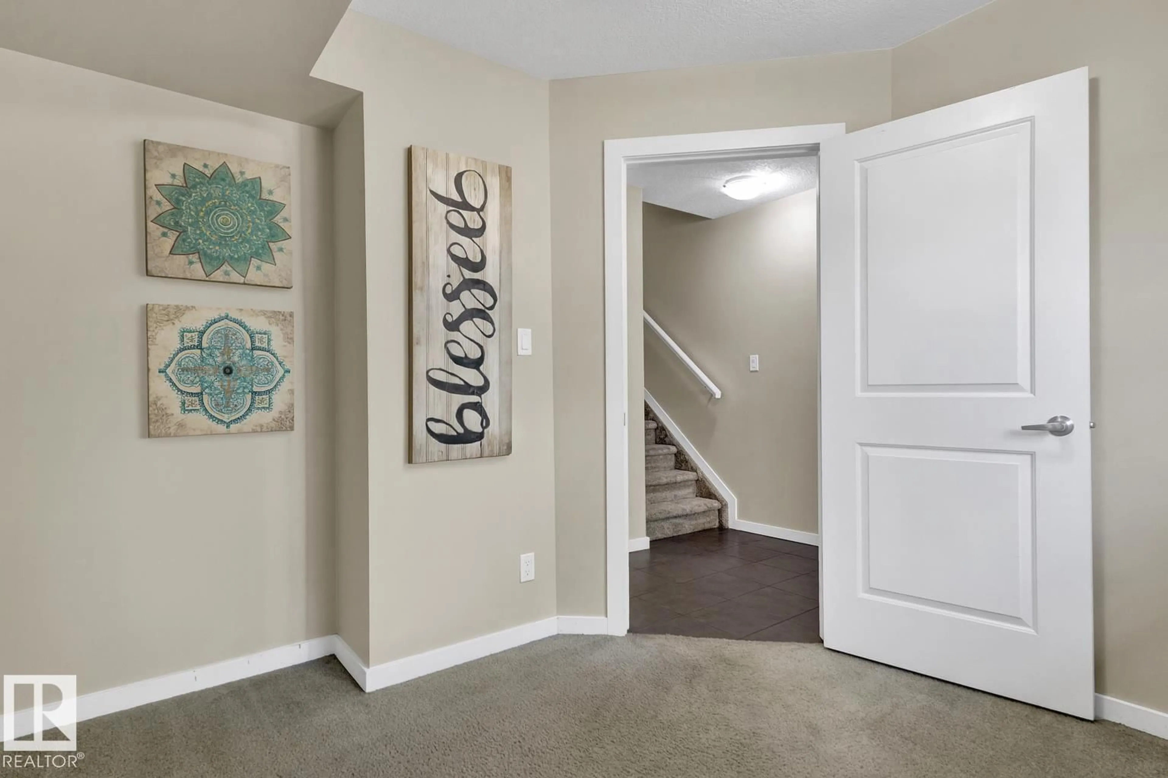 Indoor entryway for 50 9515 160 AV NW, Edmonton Alberta T5Z0M4