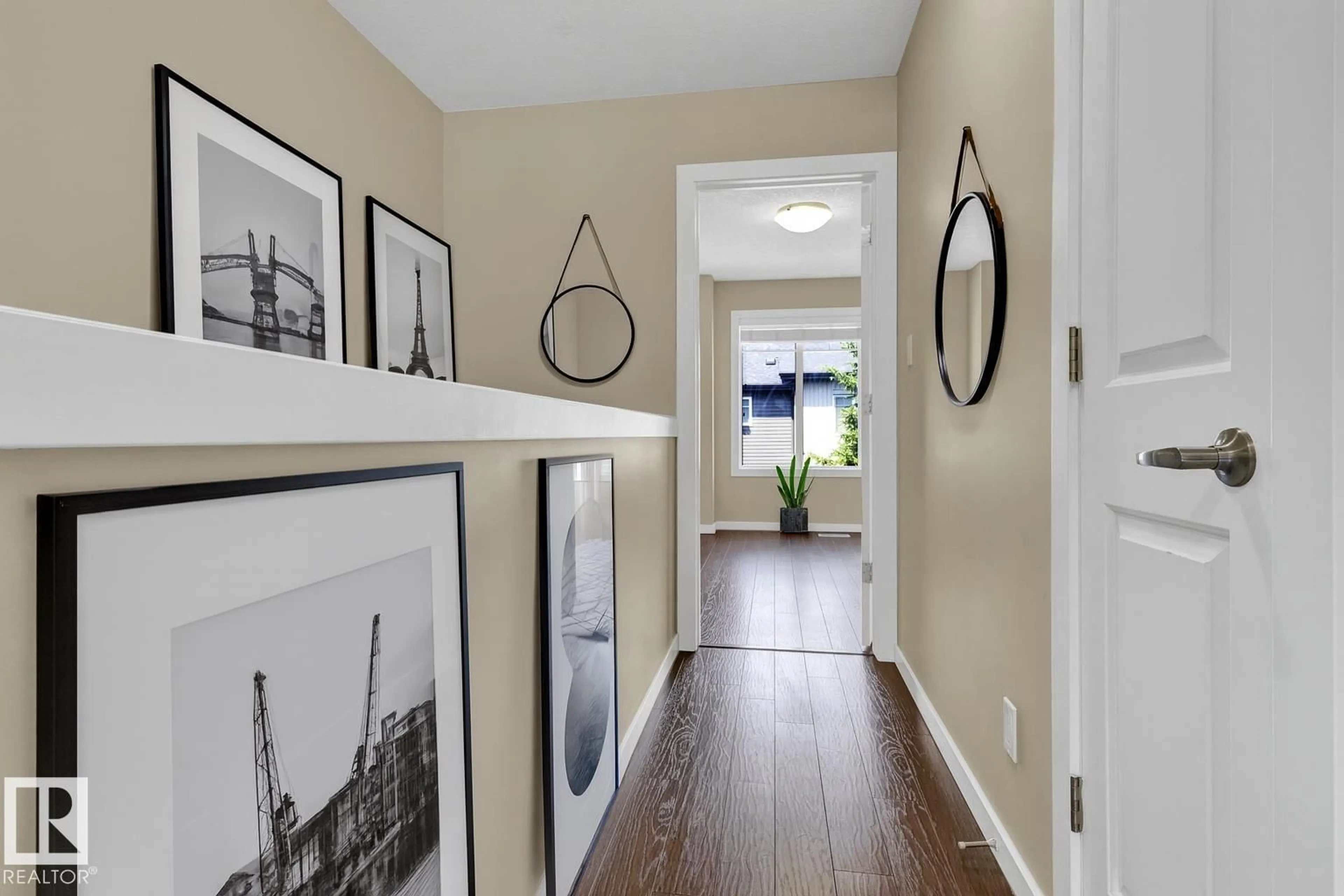 Indoor entryway for 50 9515 160 AV NW, Edmonton Alberta T5Z0M4