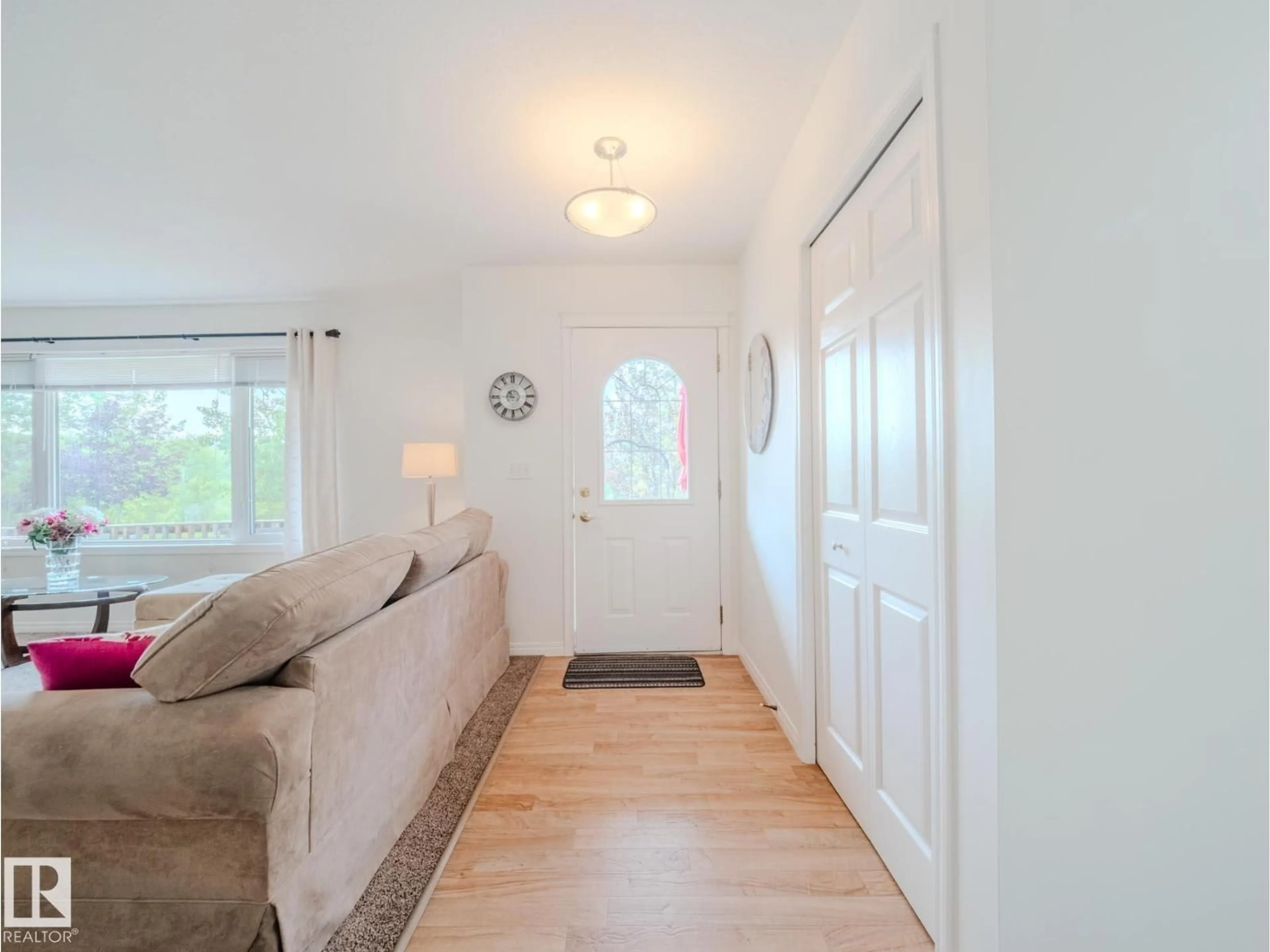 Indoor entryway for 266 52122 RGE ROAD 210, Rural Strathcona County Alberta T8G1A4