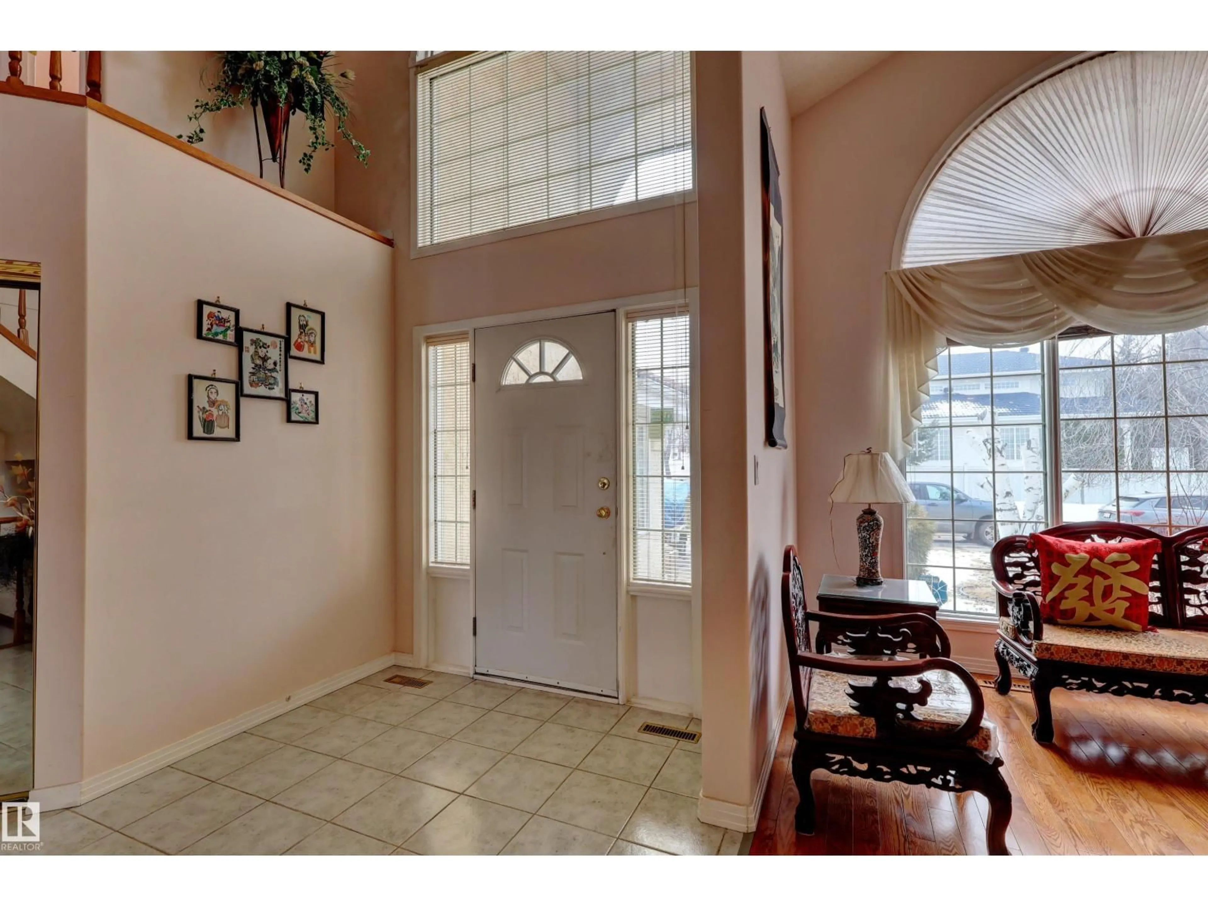 Indoor entryway for 15 CORMACK CR, Edmonton Alberta T6R2E7