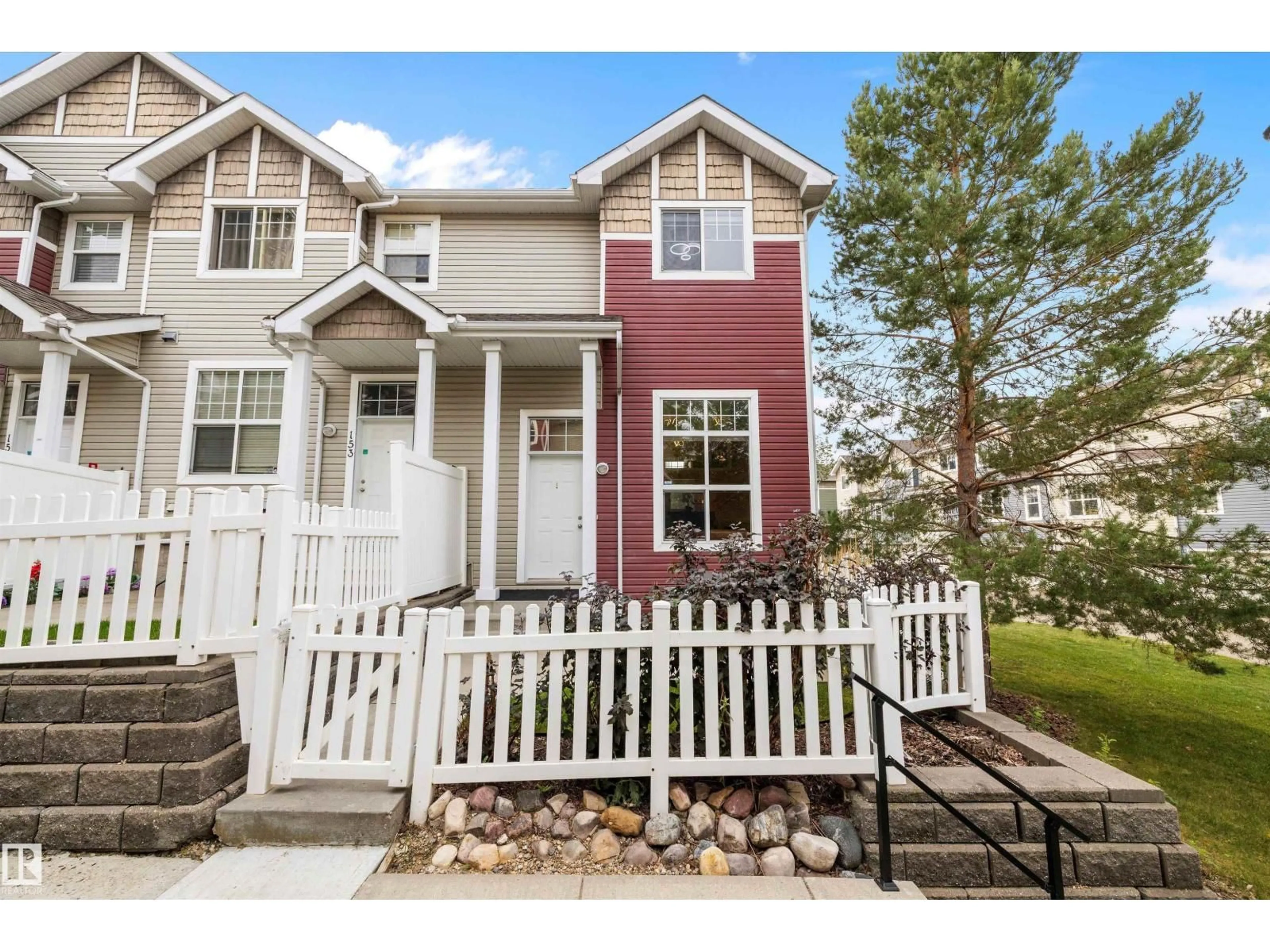 Home with vinyl exterior material, street for 152 5604 199 ST NW, Edmonton Alberta T6M2Z9