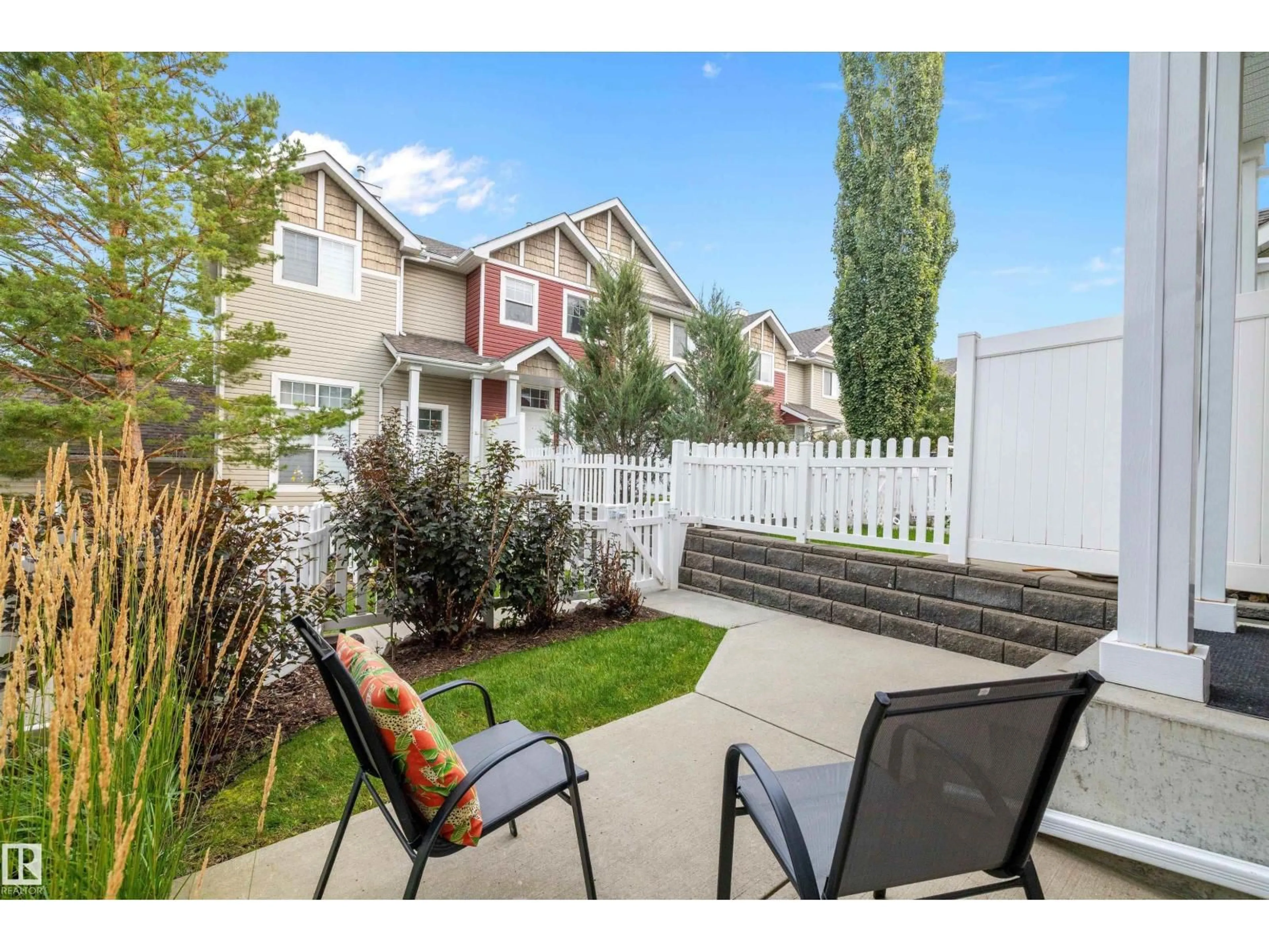 Patio, street for 152 5604 199 ST NW, Edmonton Alberta T6M2Z9