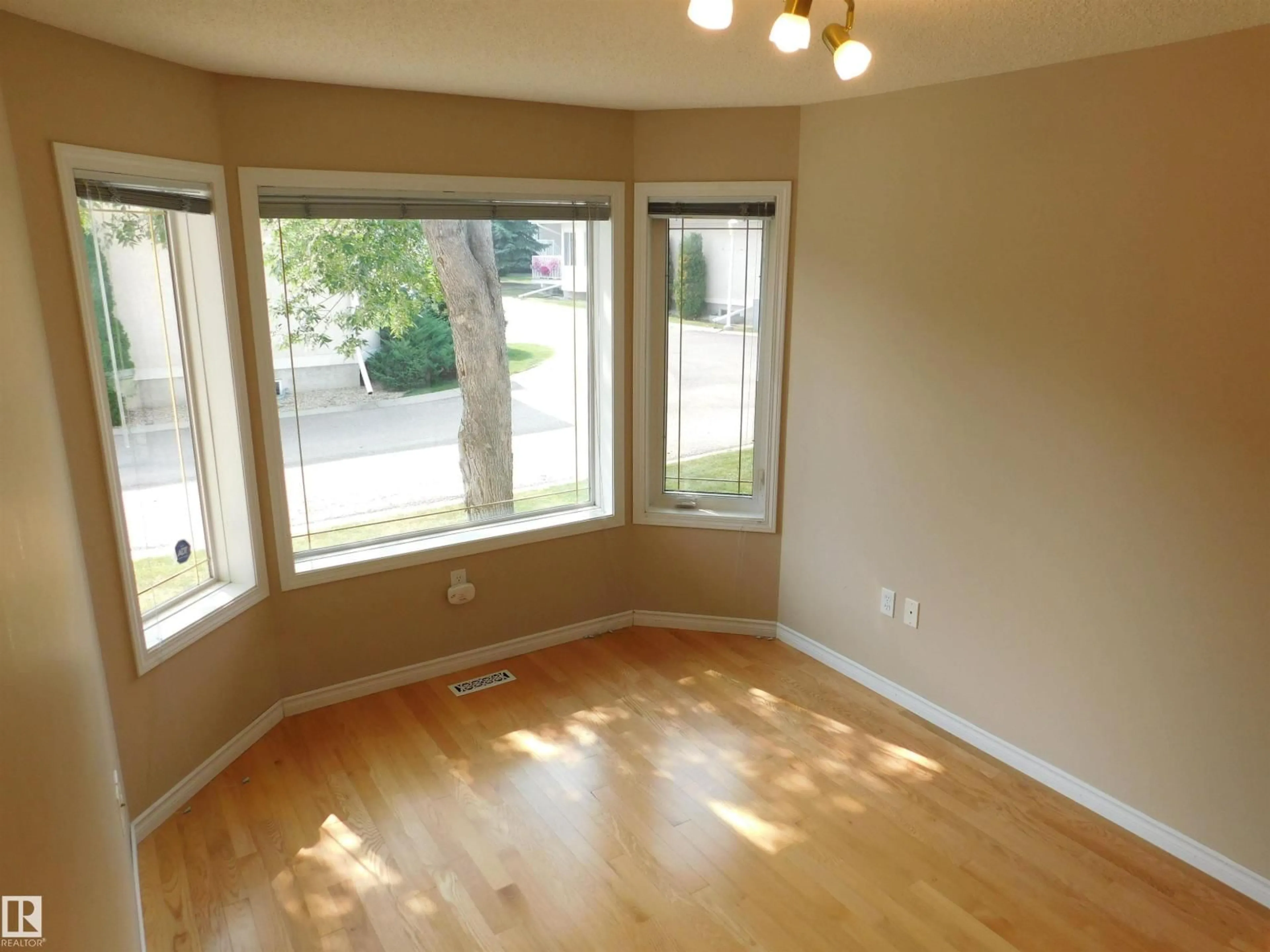 A pic of a room for 103 FALCONER CO NW, Edmonton Alberta T6R2V8