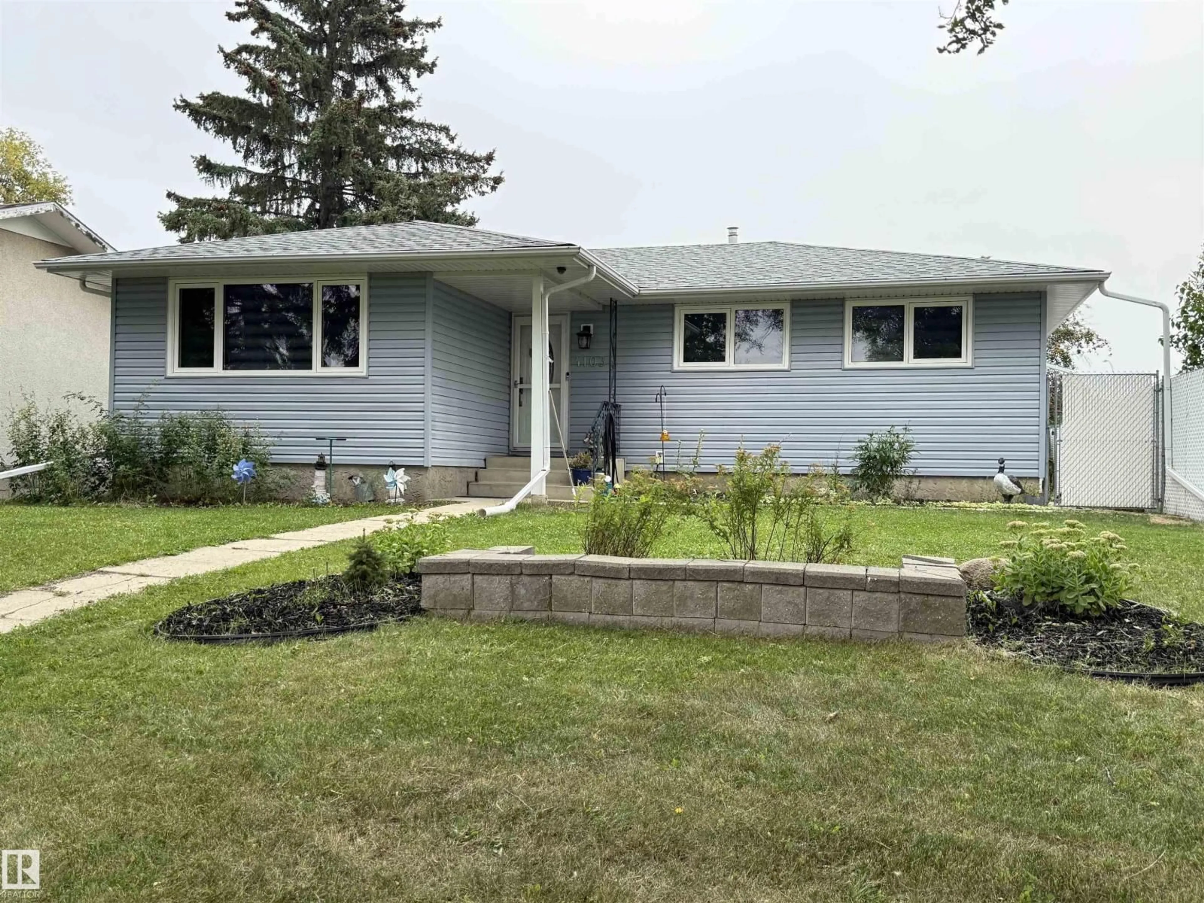 Home with vinyl exterior material, street for 4103 46 ST, Leduc Alberta T9E4Z2