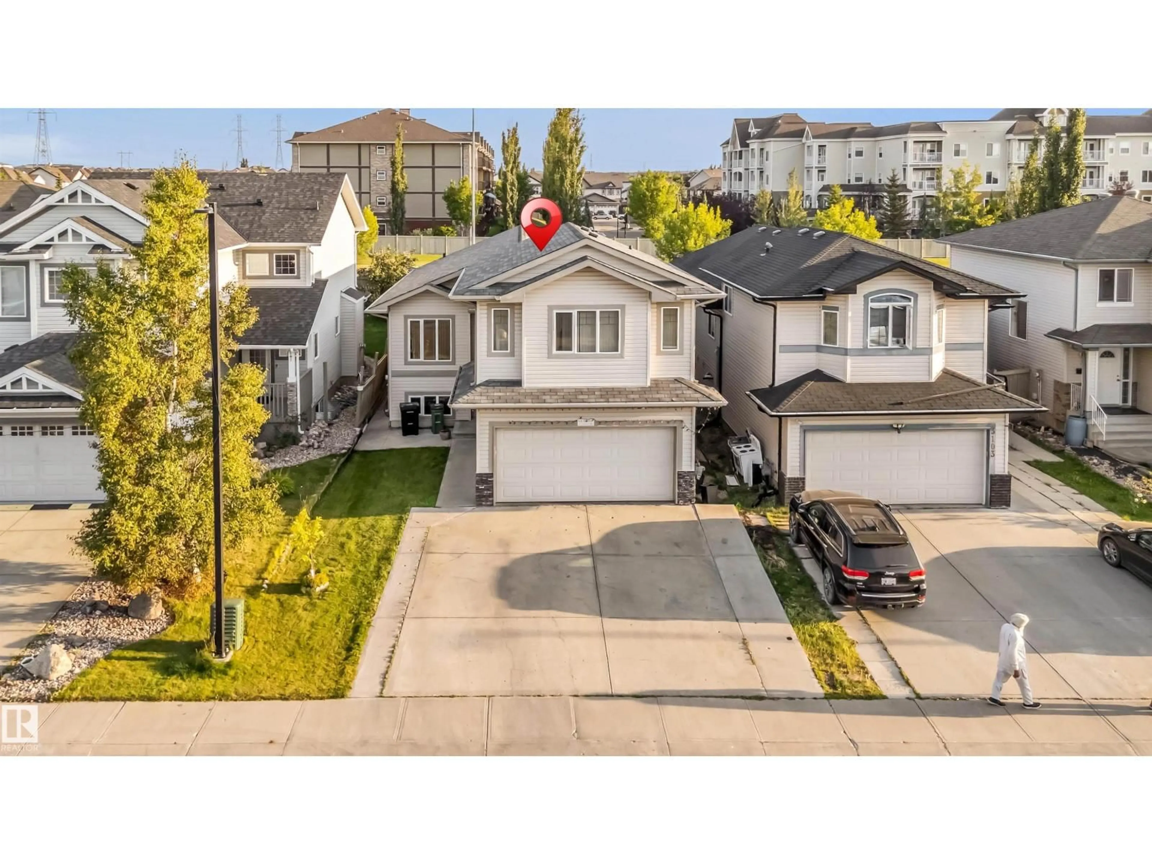 A pic from outside/outdoor area/front of a property/back of a property/a pic from drone, street for 3015 24 AV, Edmonton Alberta T6T0G7
