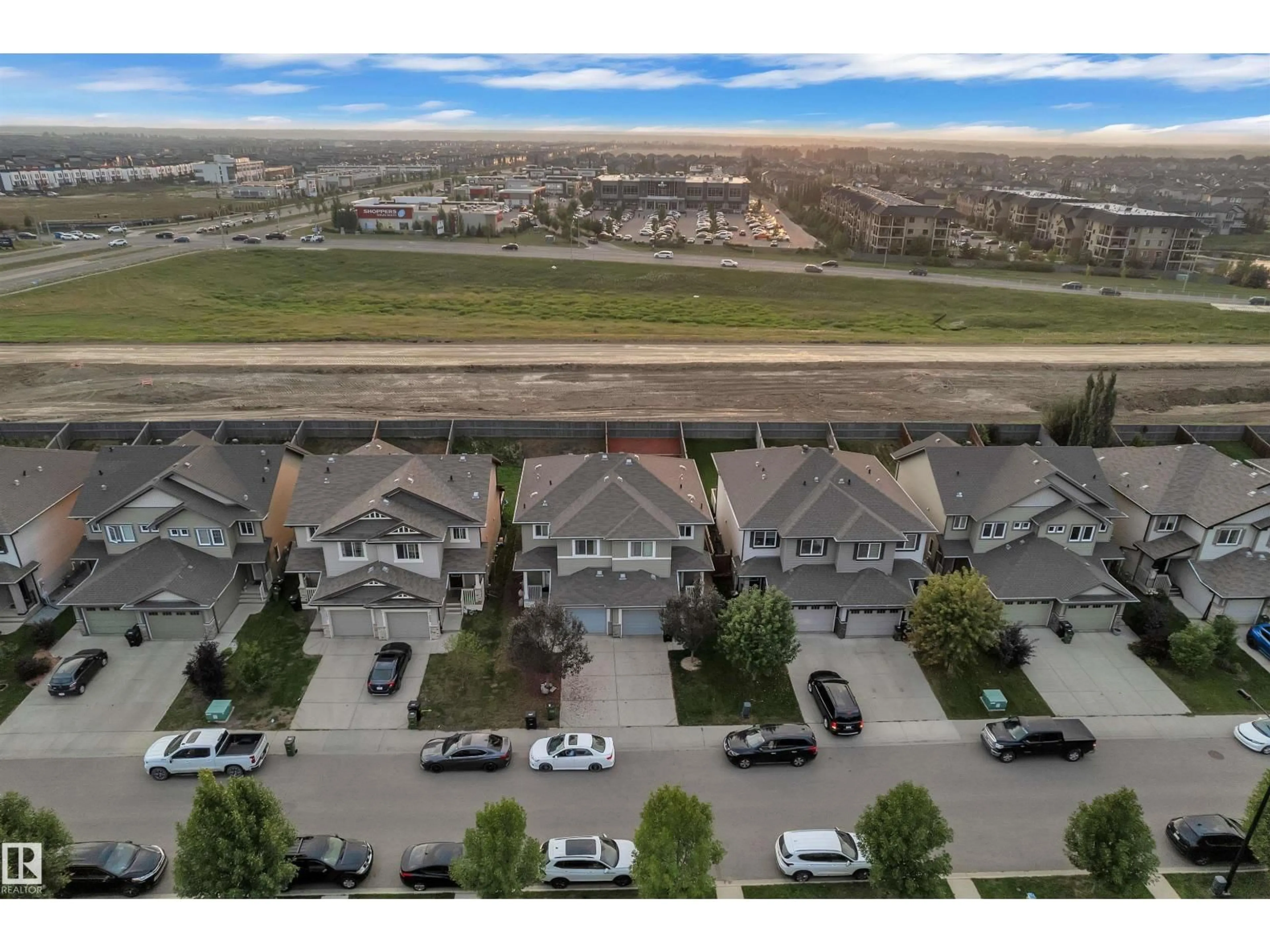 A pic from outside/outdoor area/front of a property/back of a property/a pic from drone, street for SW - 7301 ARMOUR CR, Edmonton Alberta T6W2S2