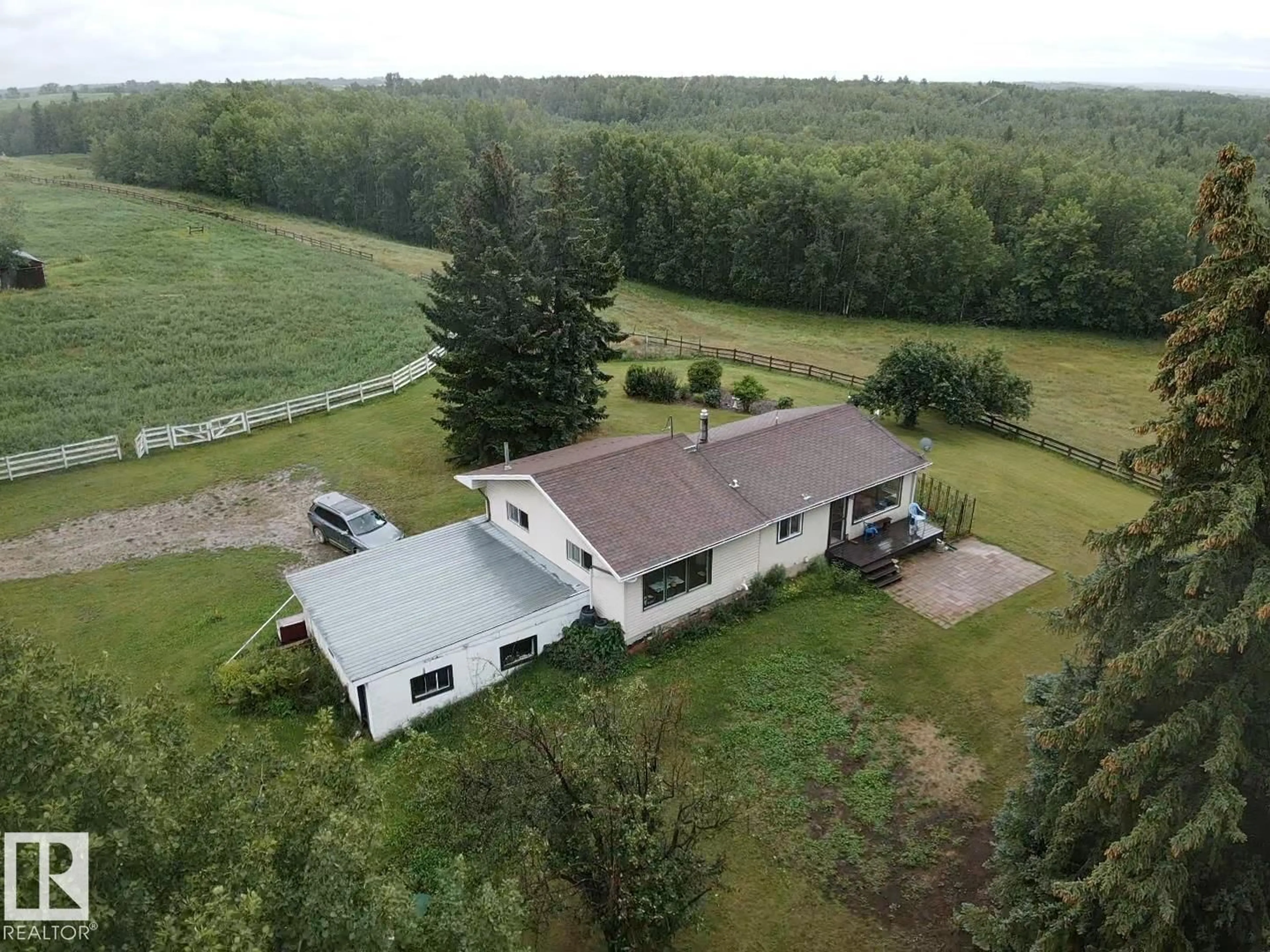A pic from outside/outdoor area/front of a property/back of a property/a pic from drone, building for 2507 TWP ROAD 513, Rural Parkland County Alberta T7Y3H8