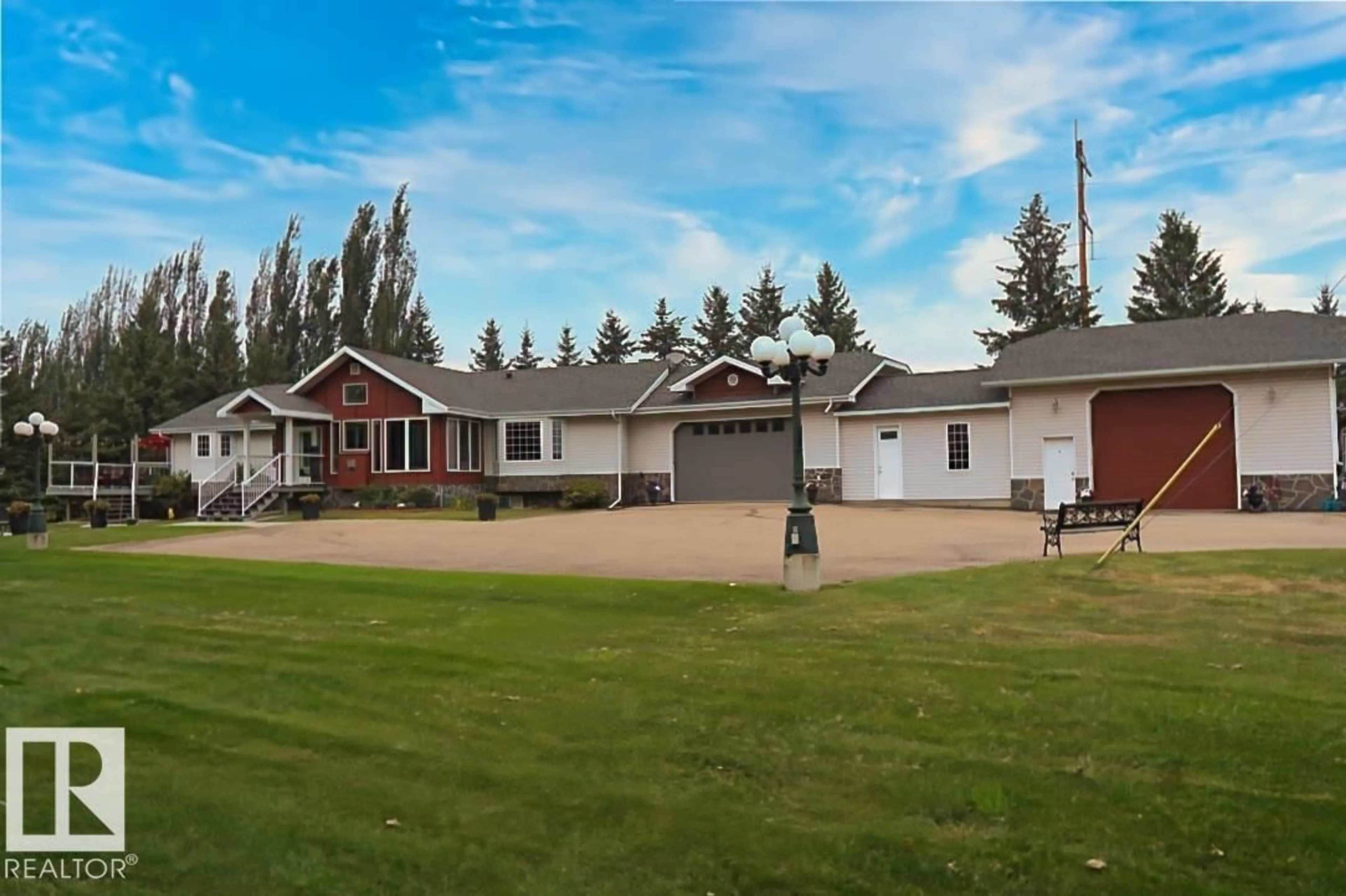 A pic from outside/outdoor area/front of a property/back of a property/a pic from drone, unknown for 150 RAILWAY ST, Edmonton Alberta T6T1J1