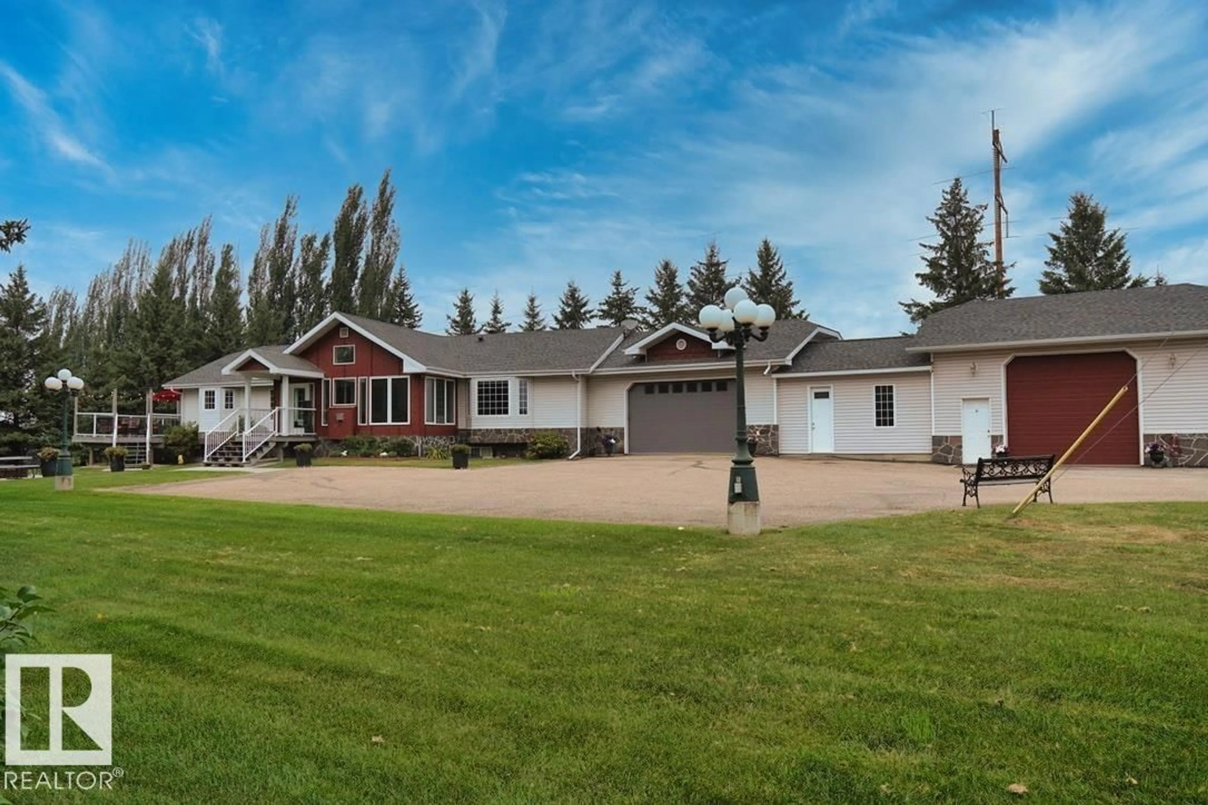A pic from outside/outdoor area/front of a property/back of a property/a pic from drone, unknown for 150 RAILWAY ST, Edmonton Alberta T6T1J1