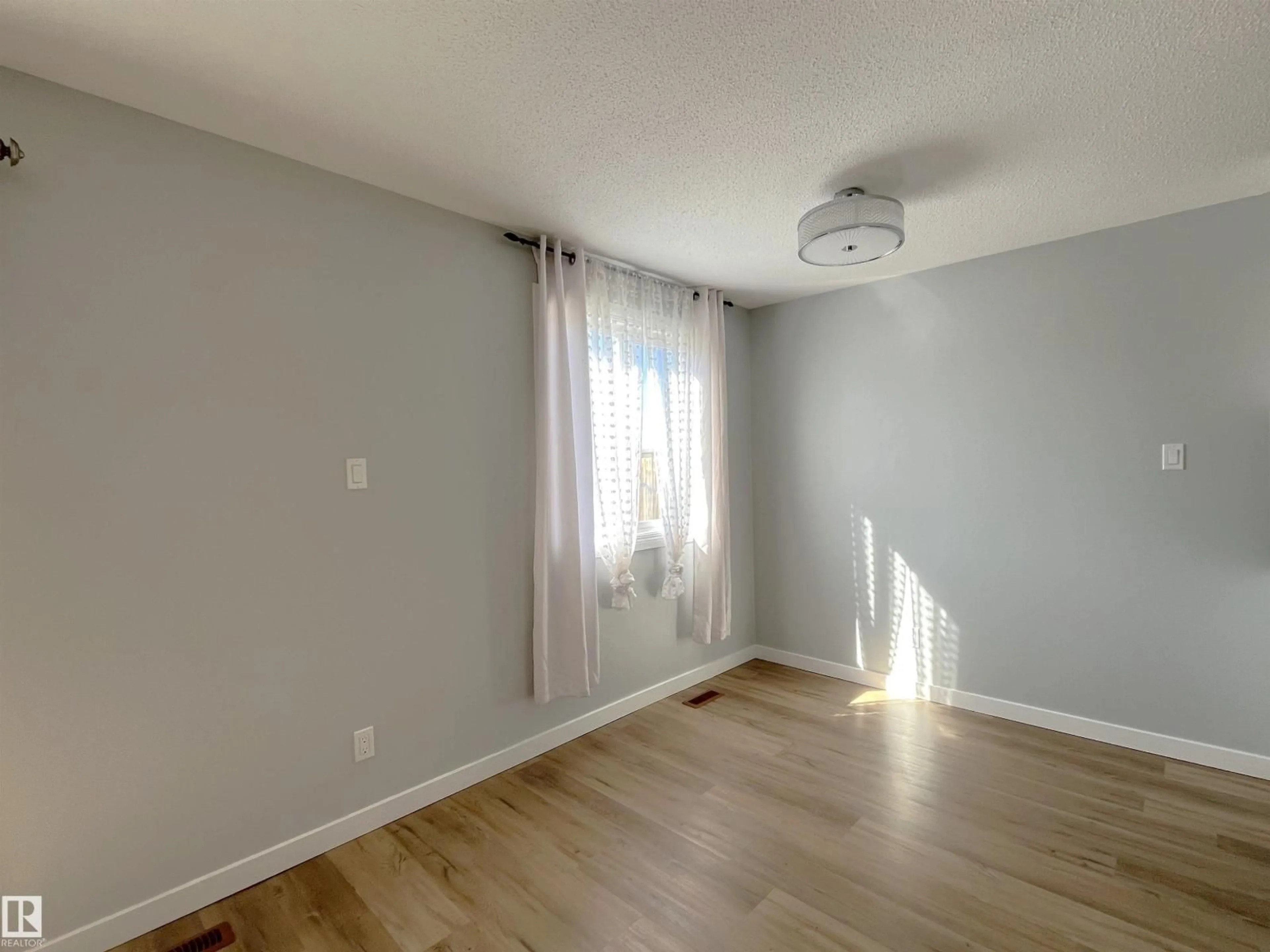 A pic of a room for 104 CORNELL CO, Edmonton Alberta T5C3C3