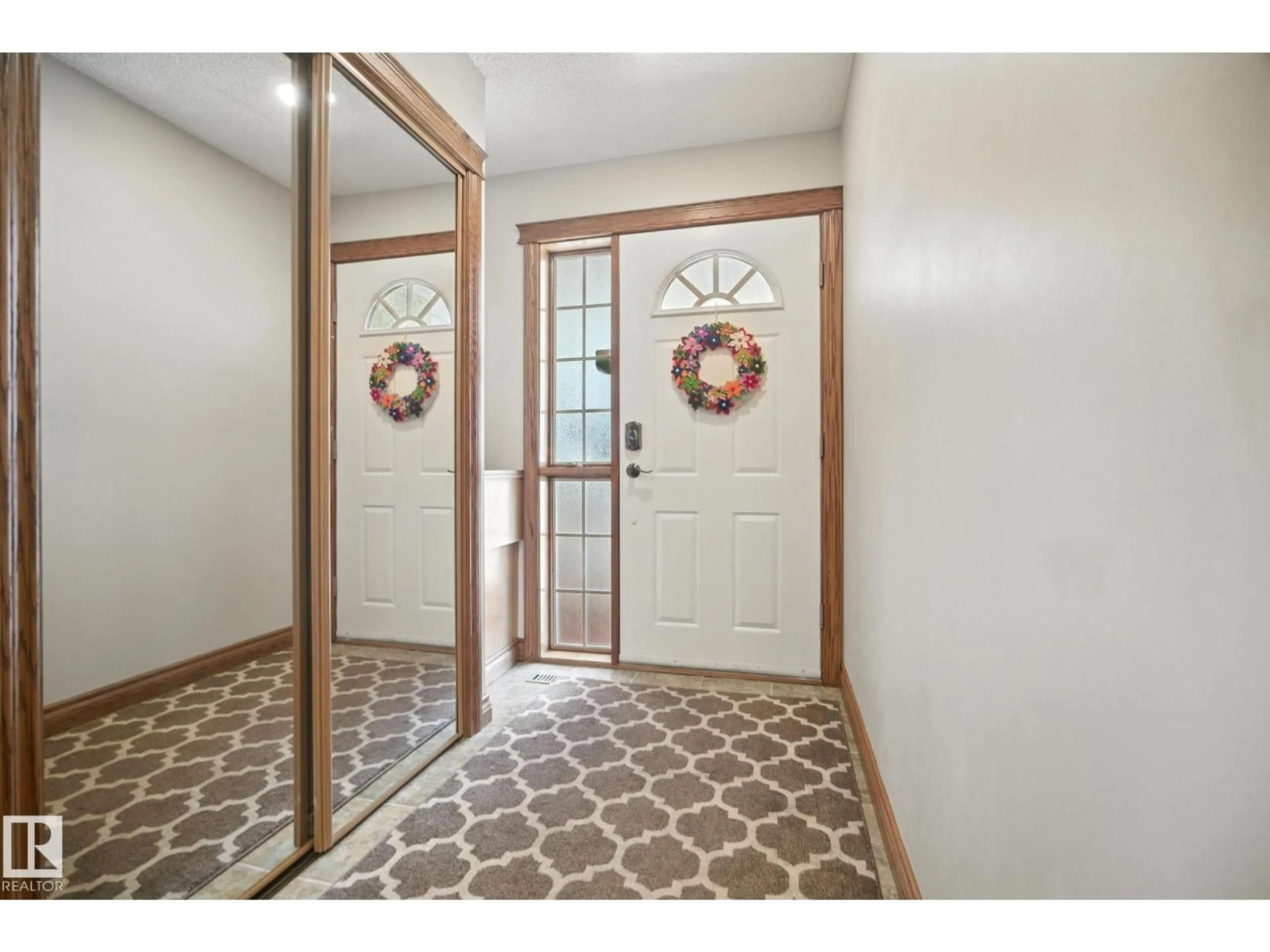 Indoor entryway for 4632 151 ST, Edmonton Alberta T6H5N8