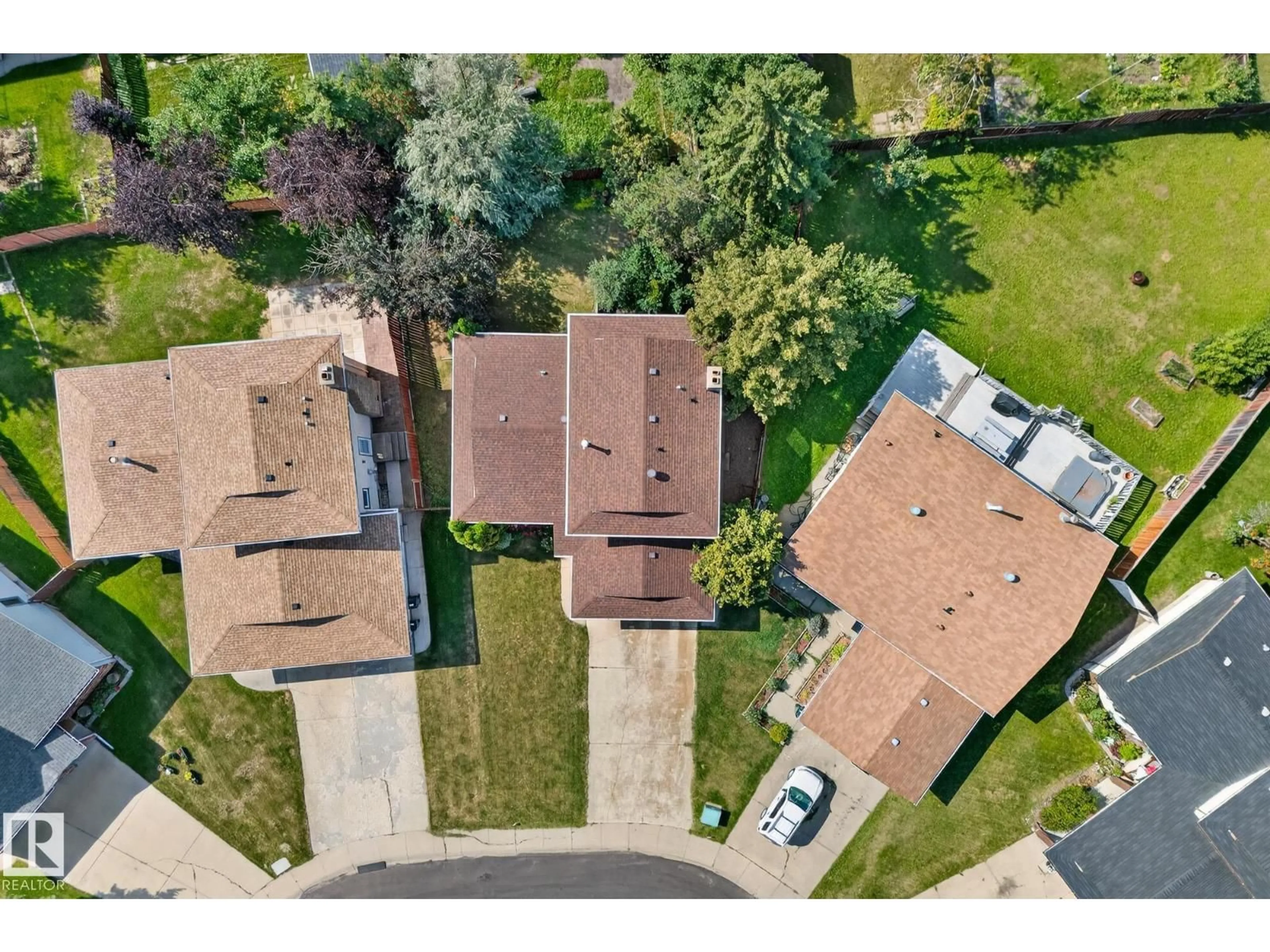 A pic from outside/outdoor area/front of a property/back of a property/a pic from drone, street for NW - 2056 45 ST, Edmonton Alberta T6L2V1