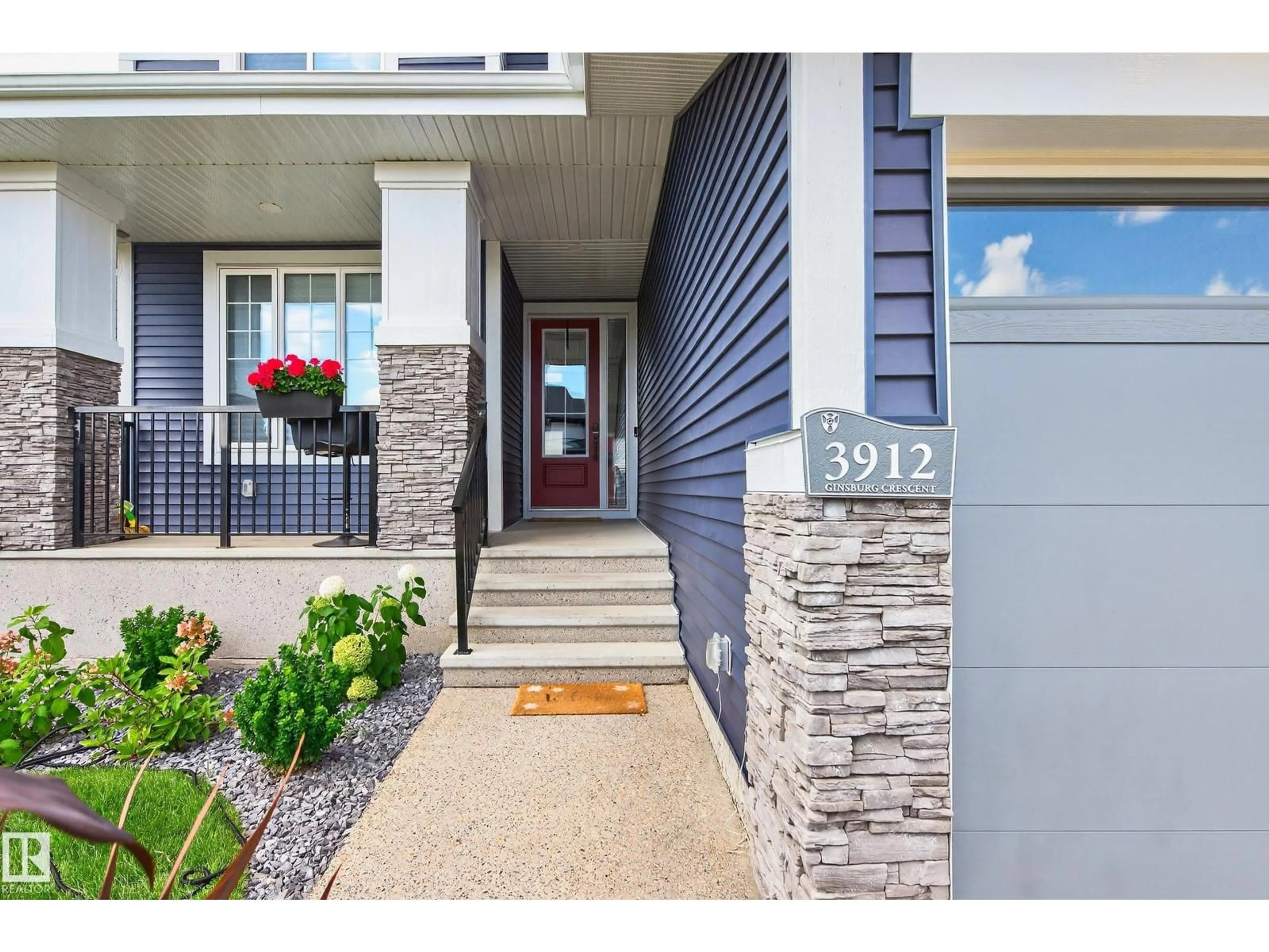 Indoor entryway for 3912 GINSBURG CR, Edmonton Alberta T5T4V1