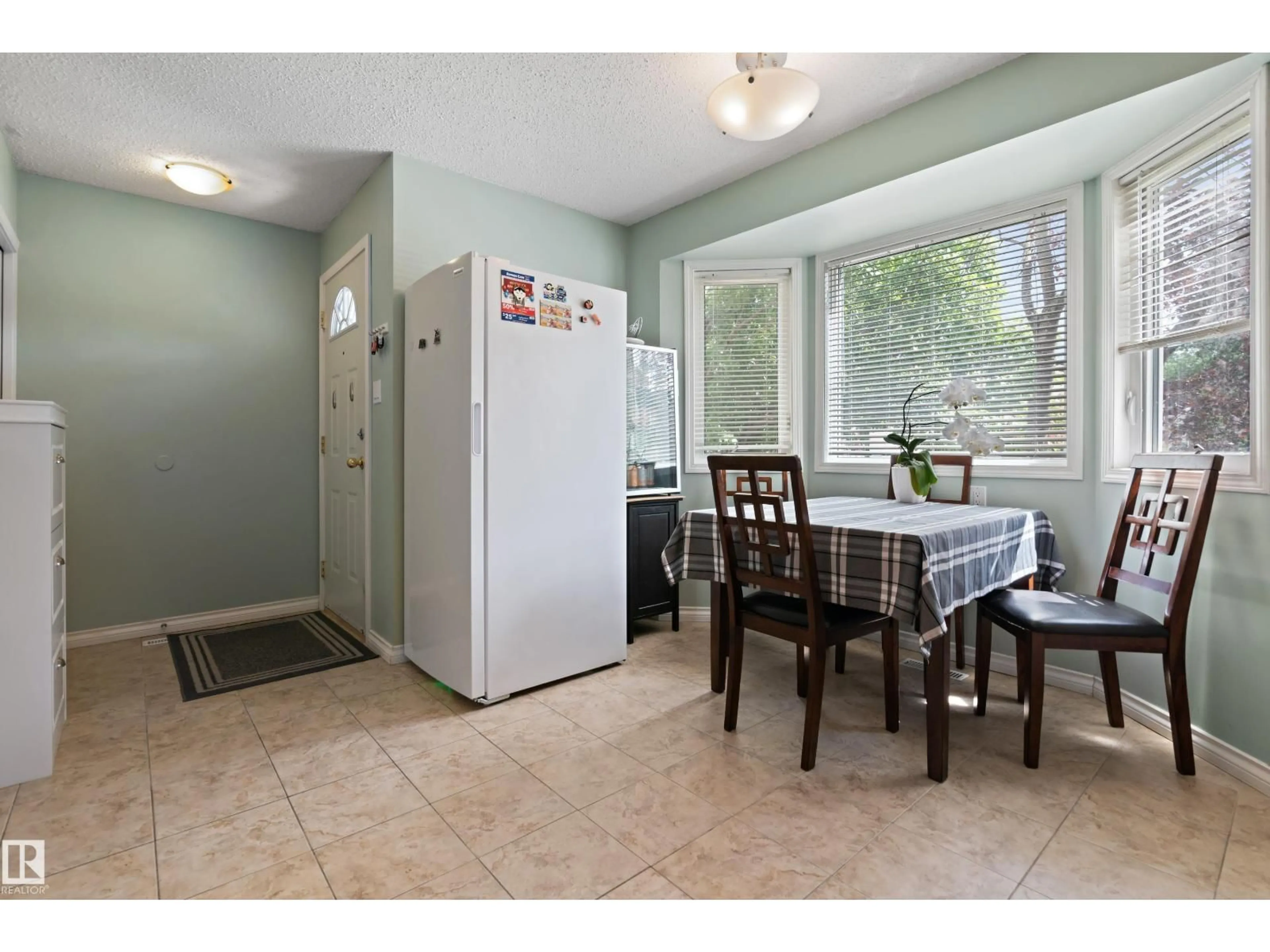 Standard kitchen, ceramic/tile floor for 6163 38 AV, Edmonton Alberta T6L3Z5