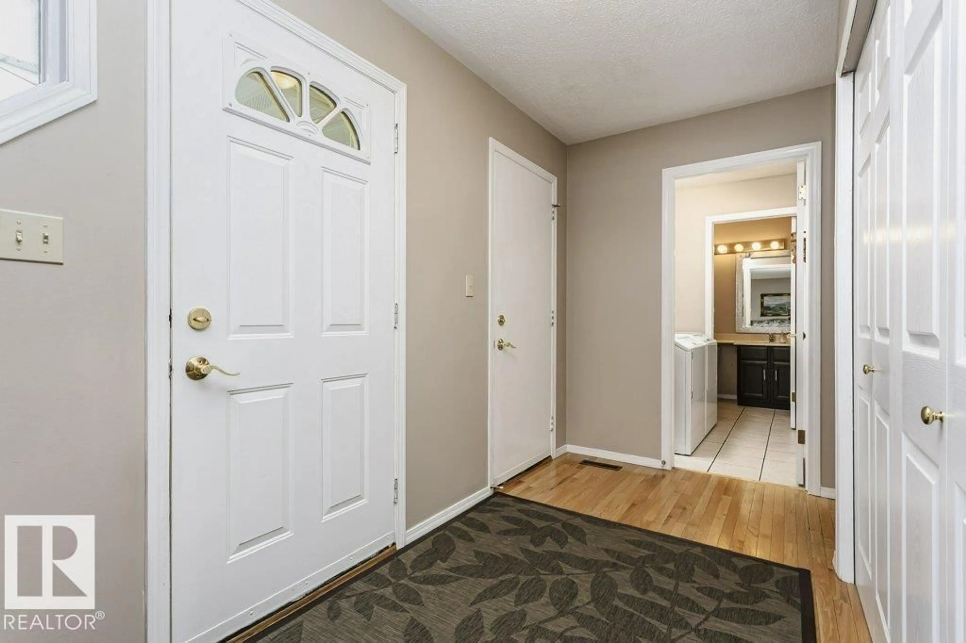 Indoor entryway for 213 BURTON RD, Edmonton Alberta T6R1P8