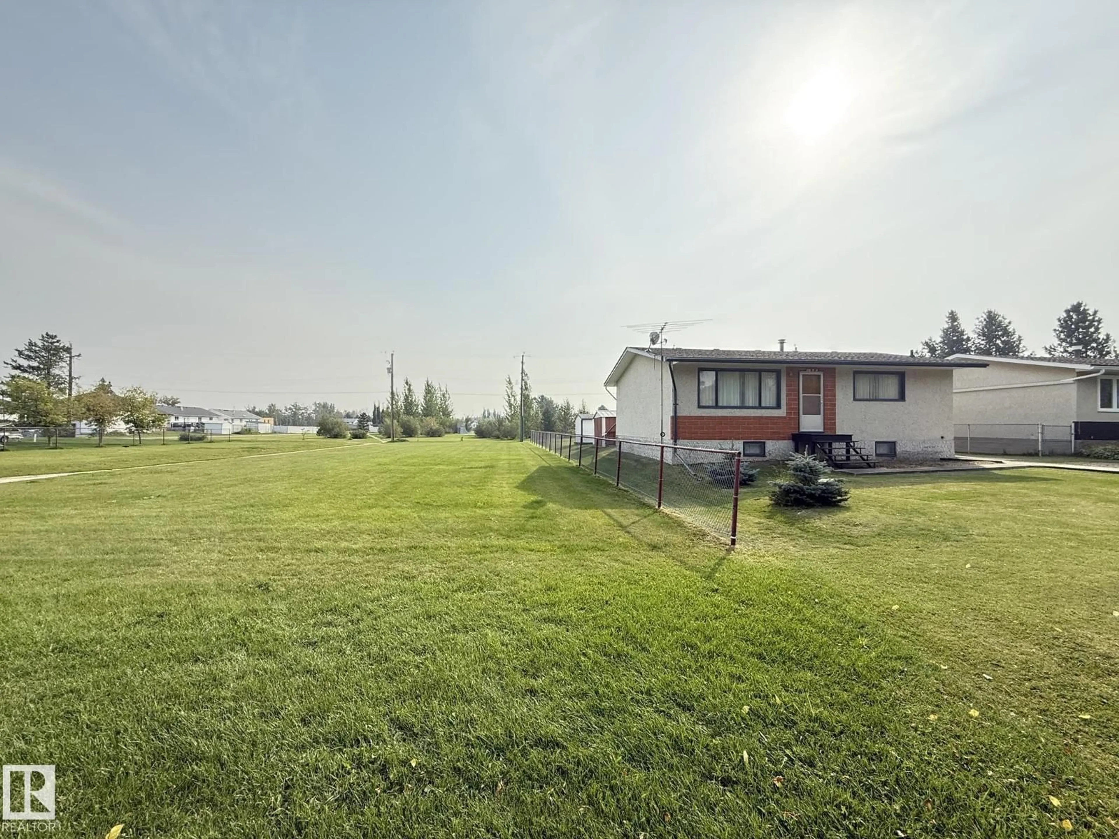 A pic from outside/outdoor area/front of a property/back of a property/a pic from drone, unknown for 5027 48 ST, Warburg Alberta T0C2T0