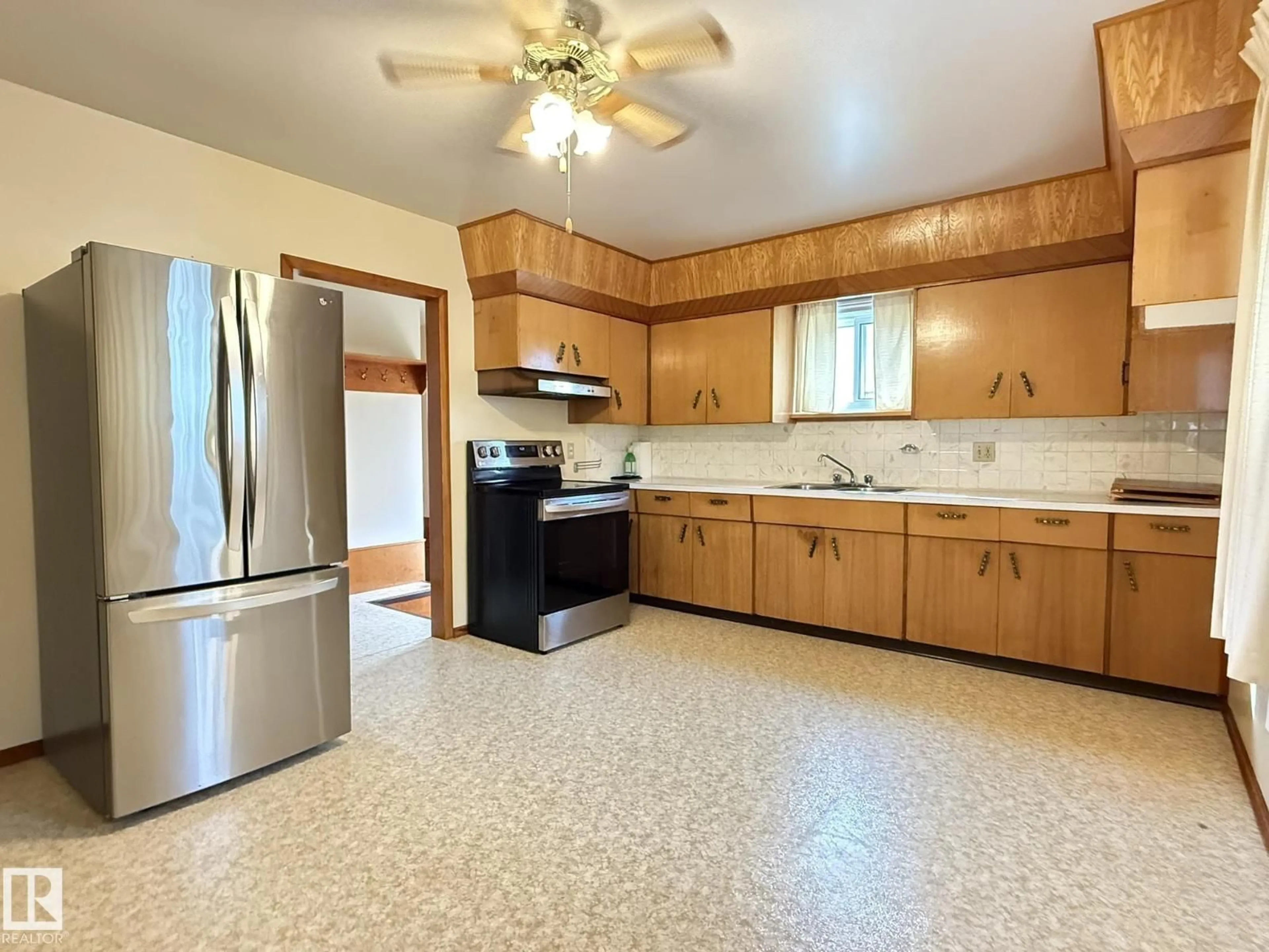 Standard kitchen, unknown for 5027 48 ST, Warburg Alberta T0C2T0