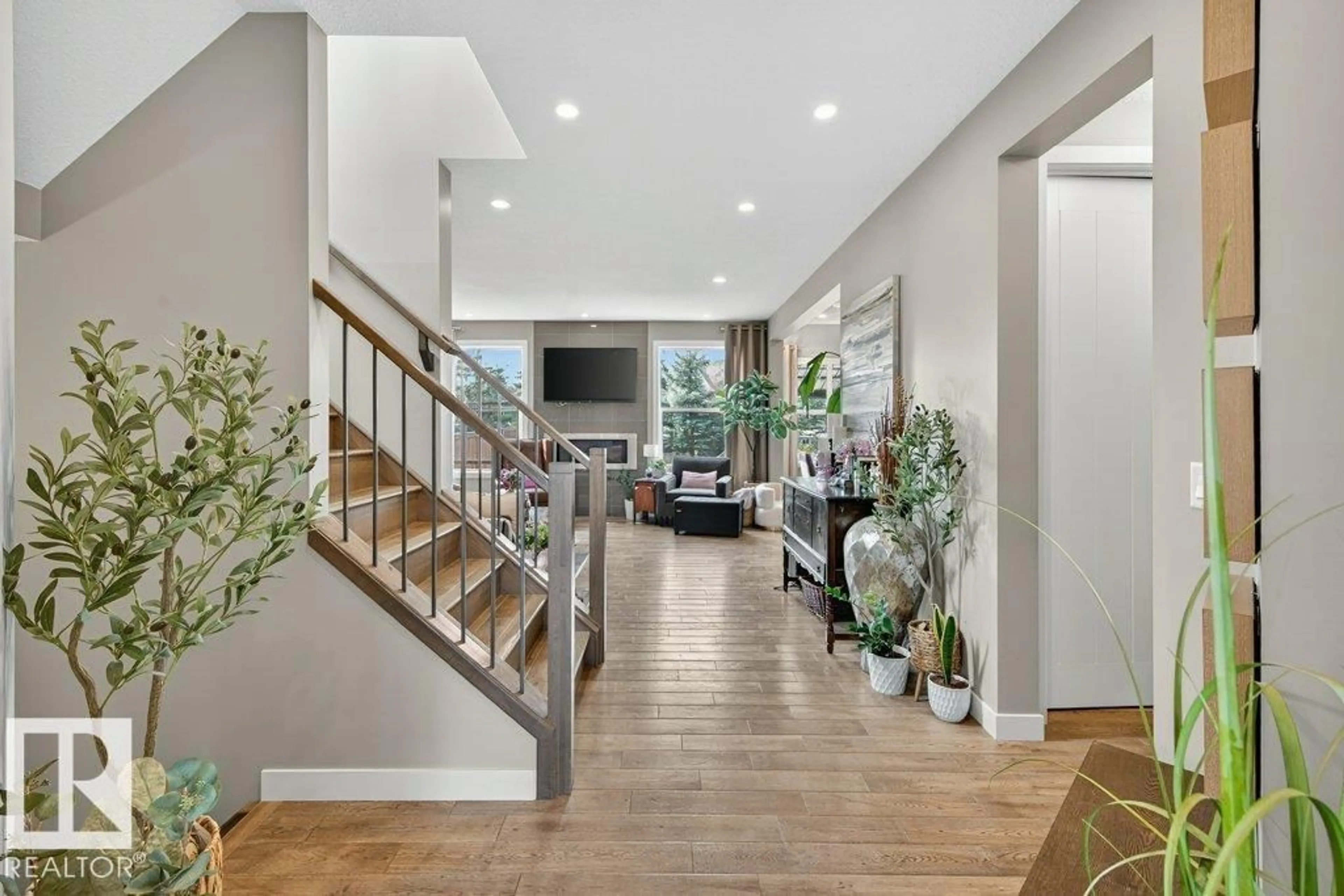 Indoor entryway for 272 REICHERT DR, Beaumont Alberta T4X1Z7