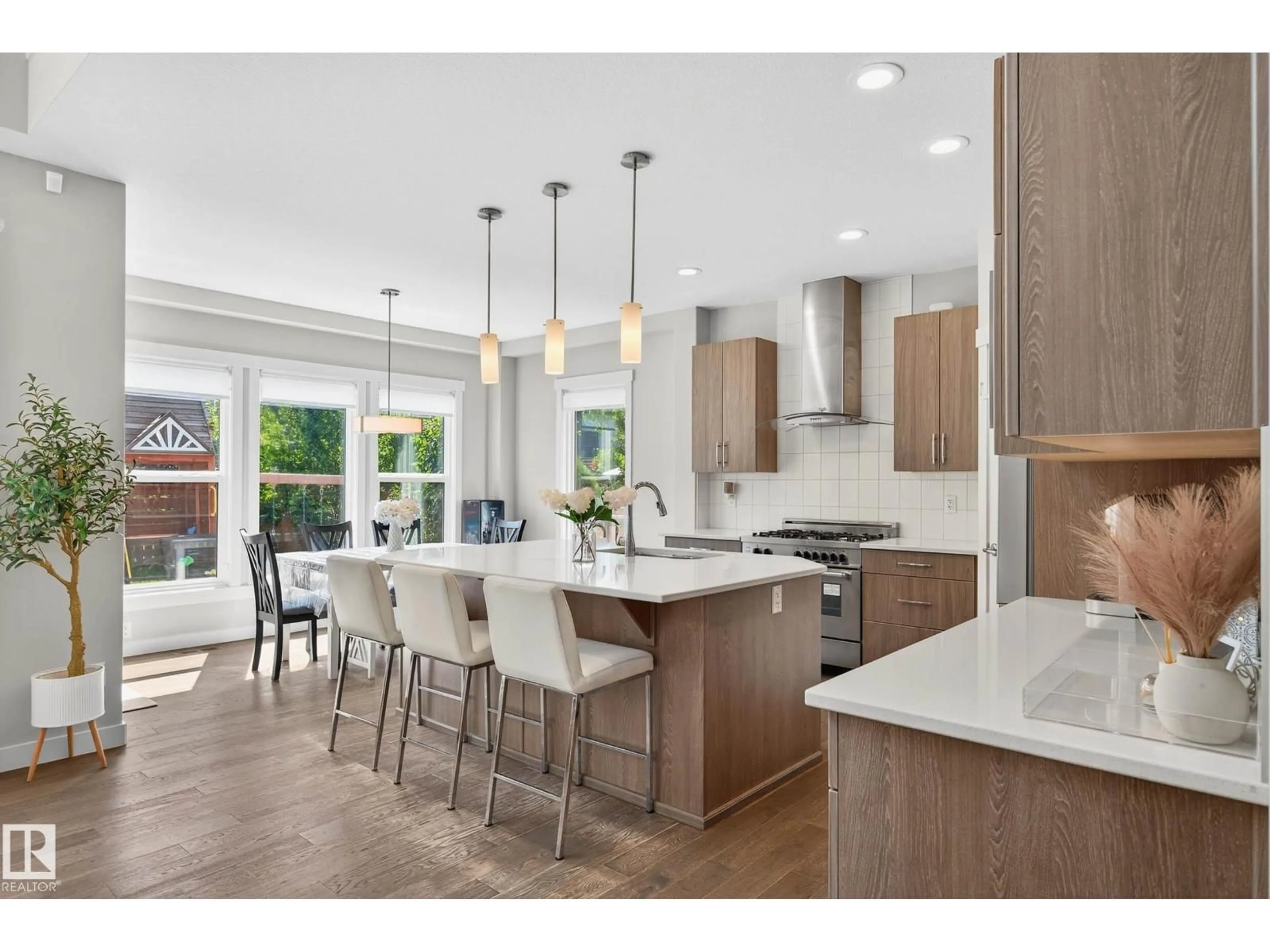Open concept kitchen, unknown for 5915 19 AV, Edmonton Alberta T6X2A2