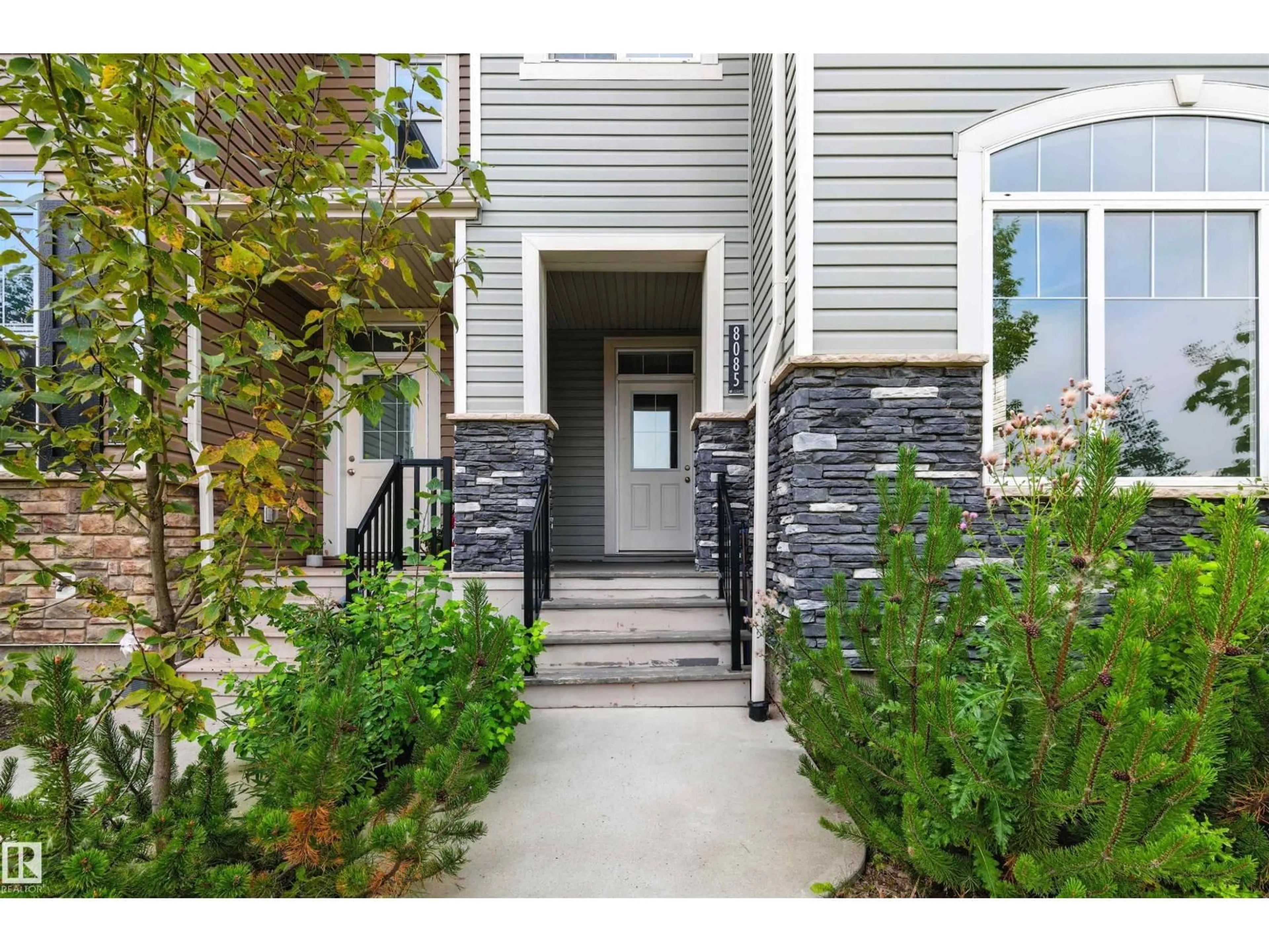 Indoor entryway for 8085 CHAPPELLE WY, Edmonton Alberta T6W3L7
