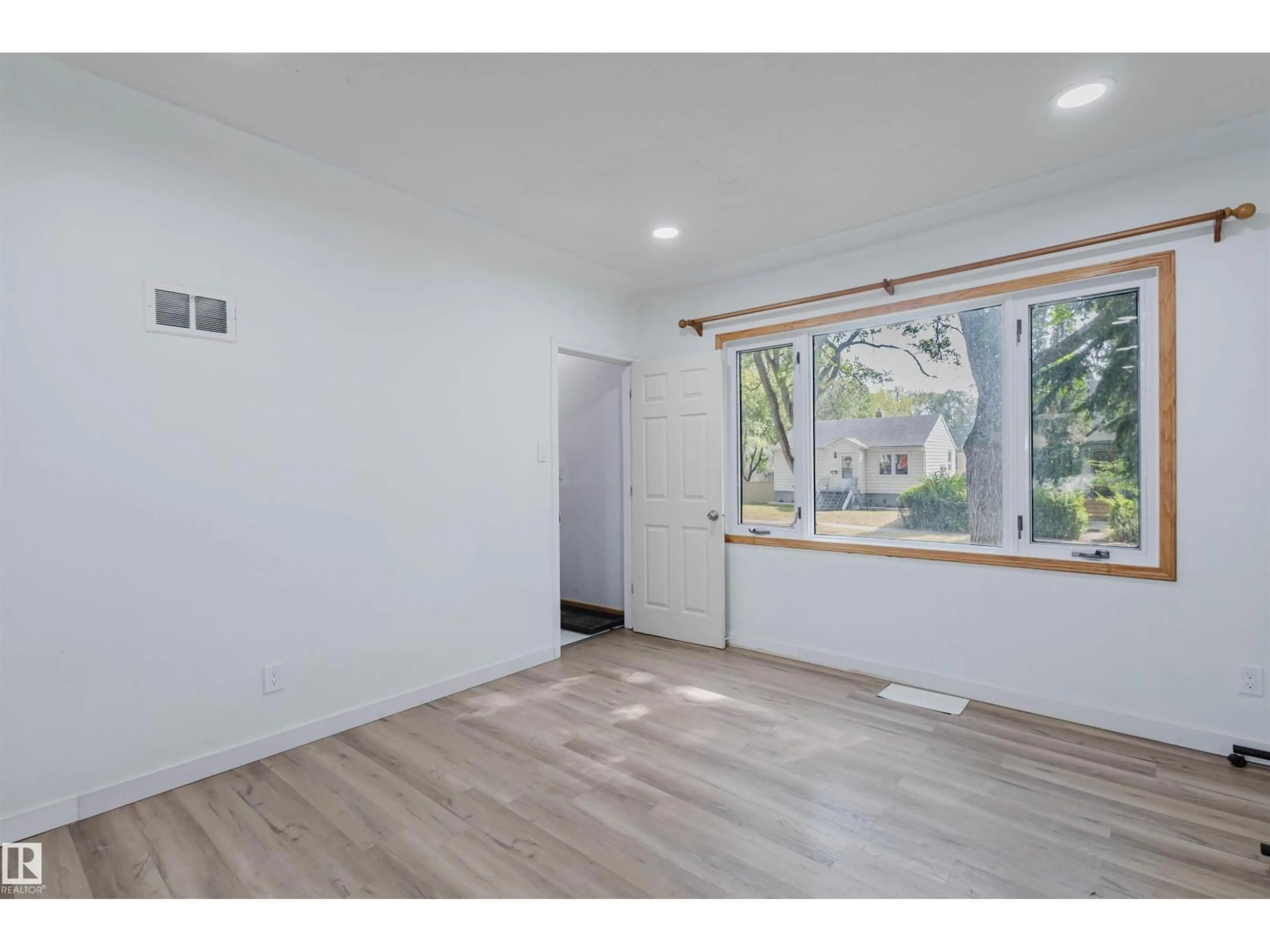 A pic of a room for 10948 75 AV, Edmonton Alberta T6G0G9