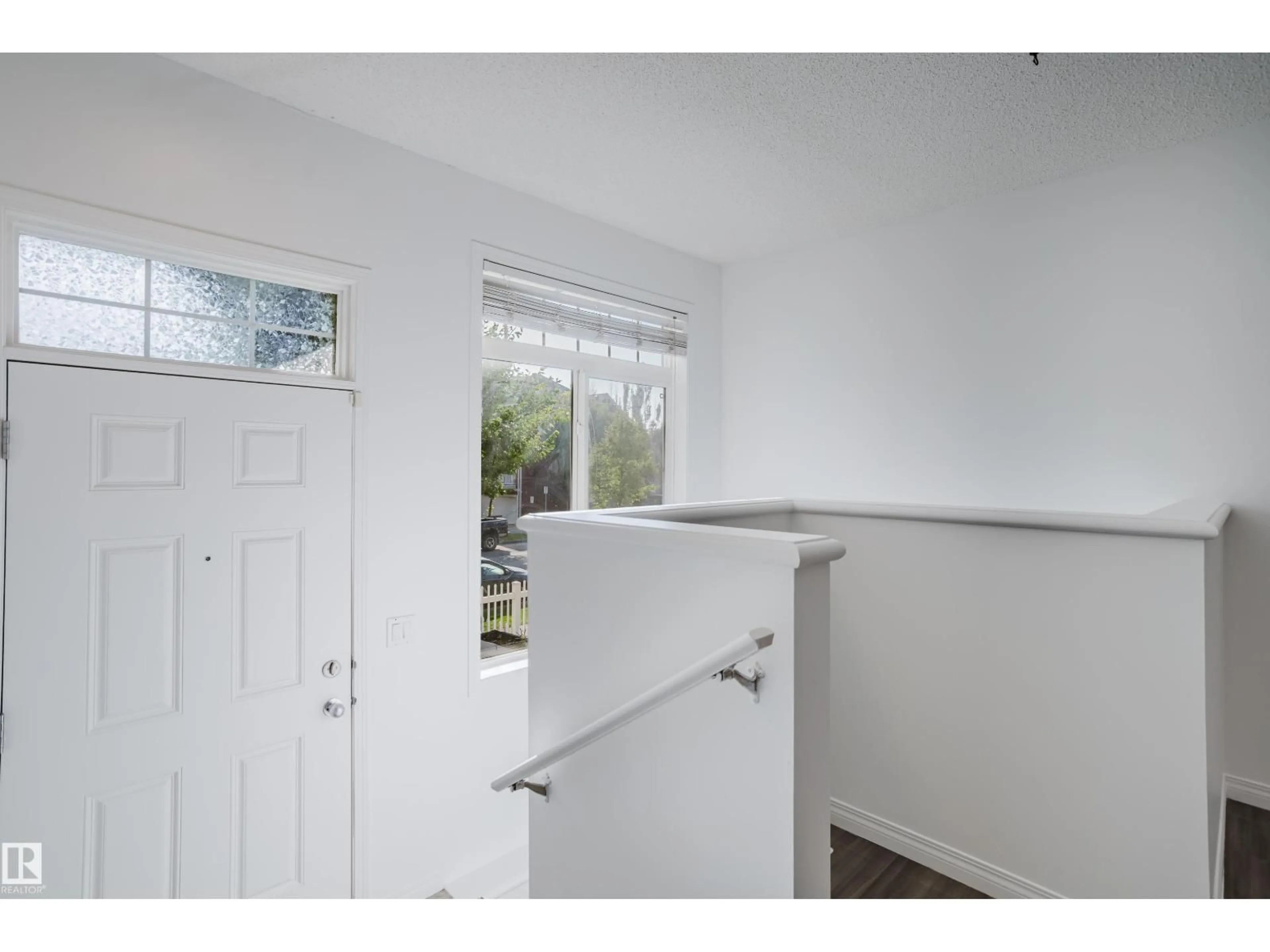 Indoor entryway for #3 - 465 HEMINGWAY RD, Edmonton Alberta T6M0J7