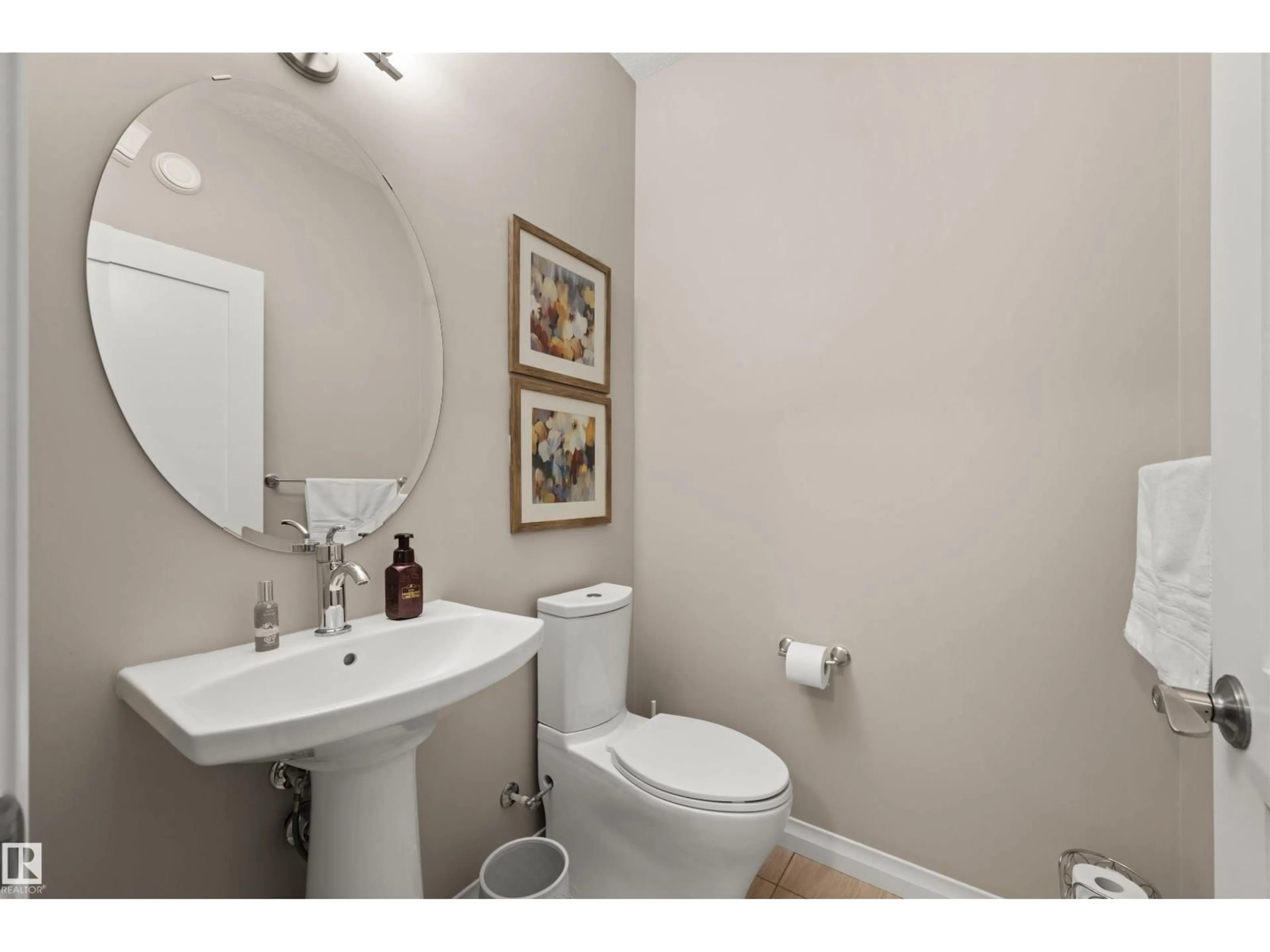 Standard bathroom, ceramic/tile floor for 420 STILL CREEK CR, Sherwood Park Alberta T8H0S6