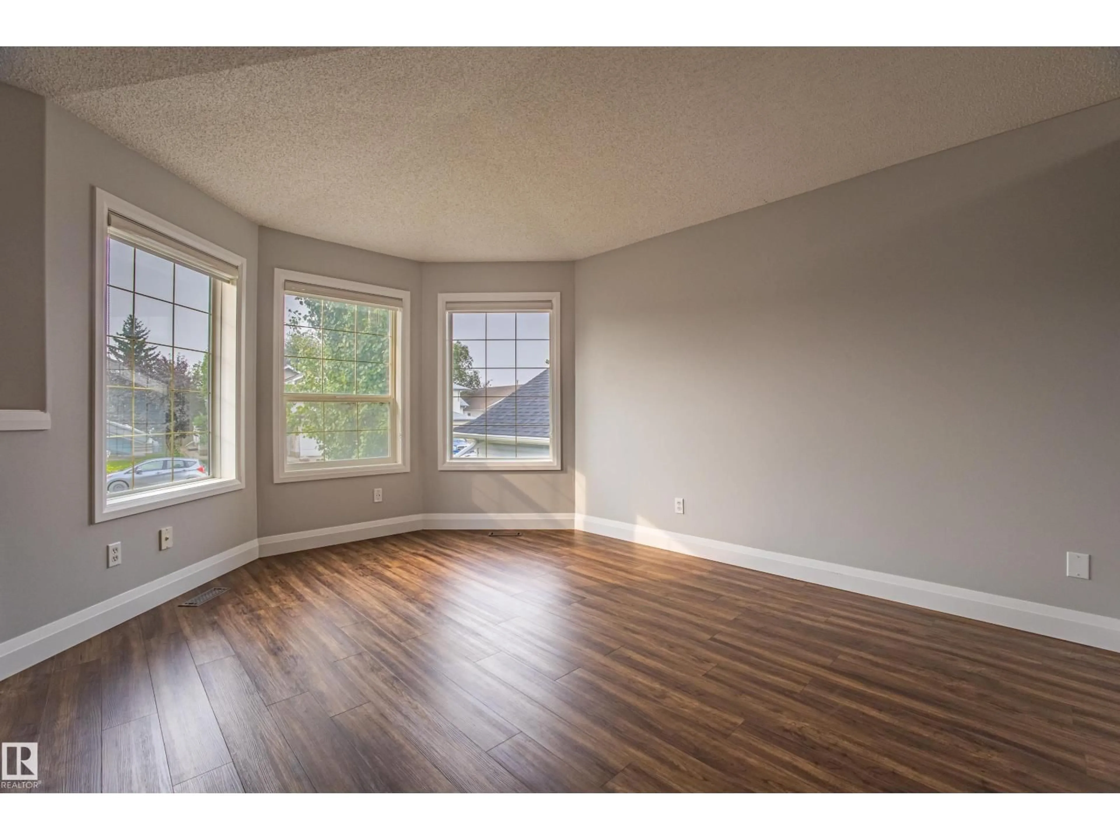 A pic of a room for 2812 40A AV NW, Edmonton Alberta T6T1L7