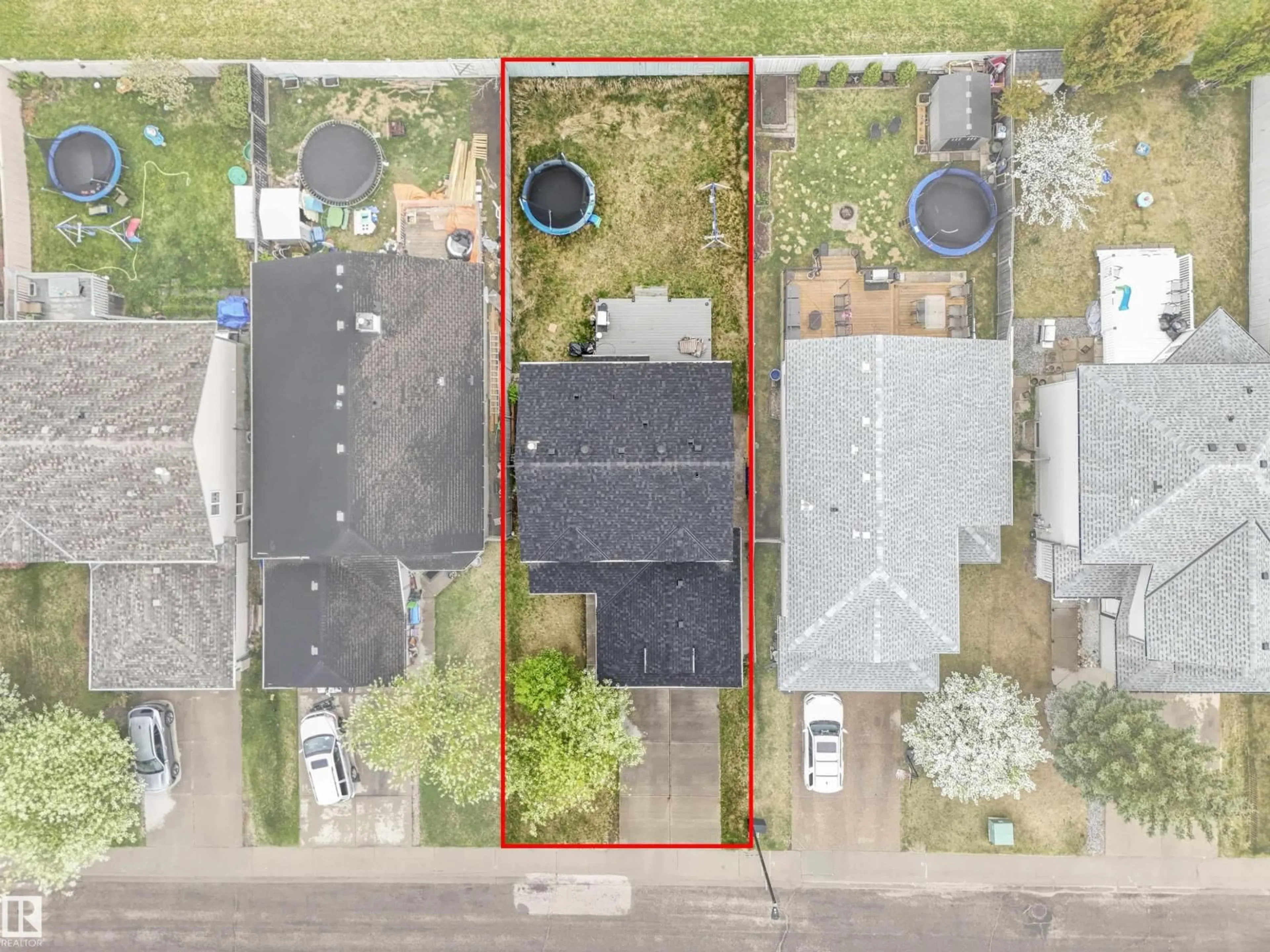A pic from outside/outdoor area/front of a property/back of a property/a pic from drone, street for 3707 28 ST, Edmonton Alberta T6T1N3