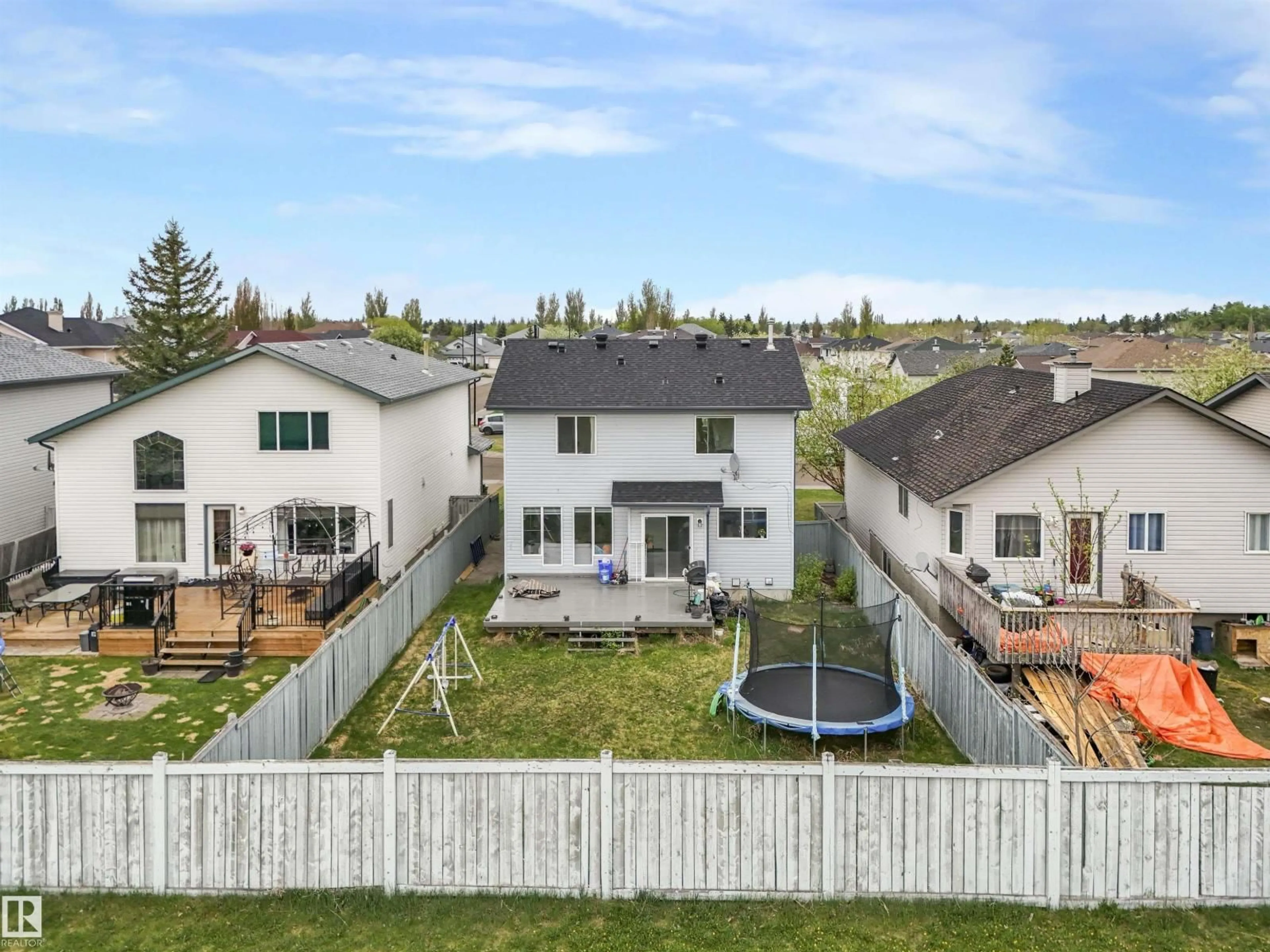 A pic from outside/outdoor area/front of a property/back of a property/a pic from drone, mountain view for 3707 28 ST, Edmonton Alberta T6T1N3