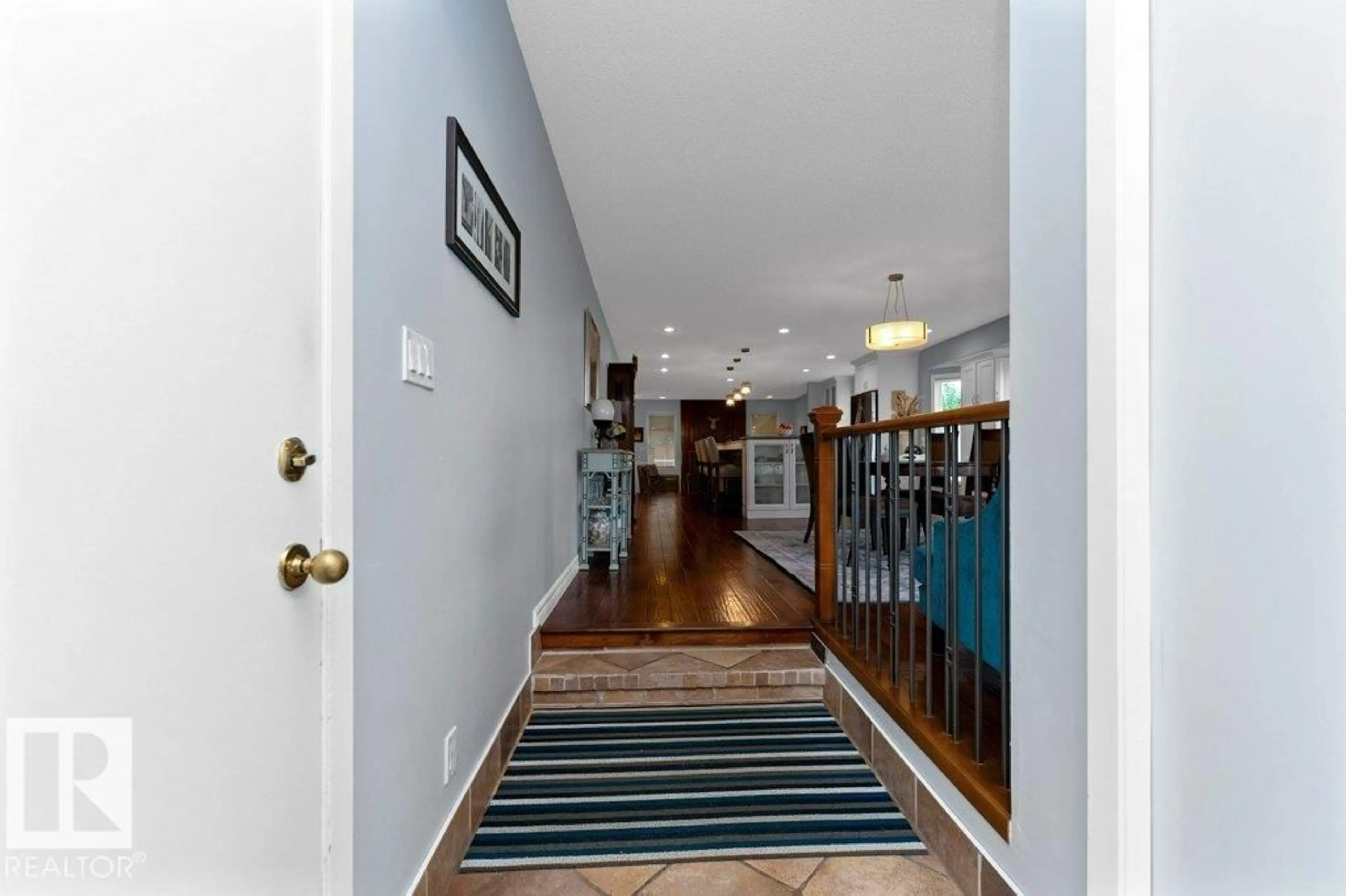 Indoor foyer for 18747 80 AV, Edmonton Alberta T5T5B5