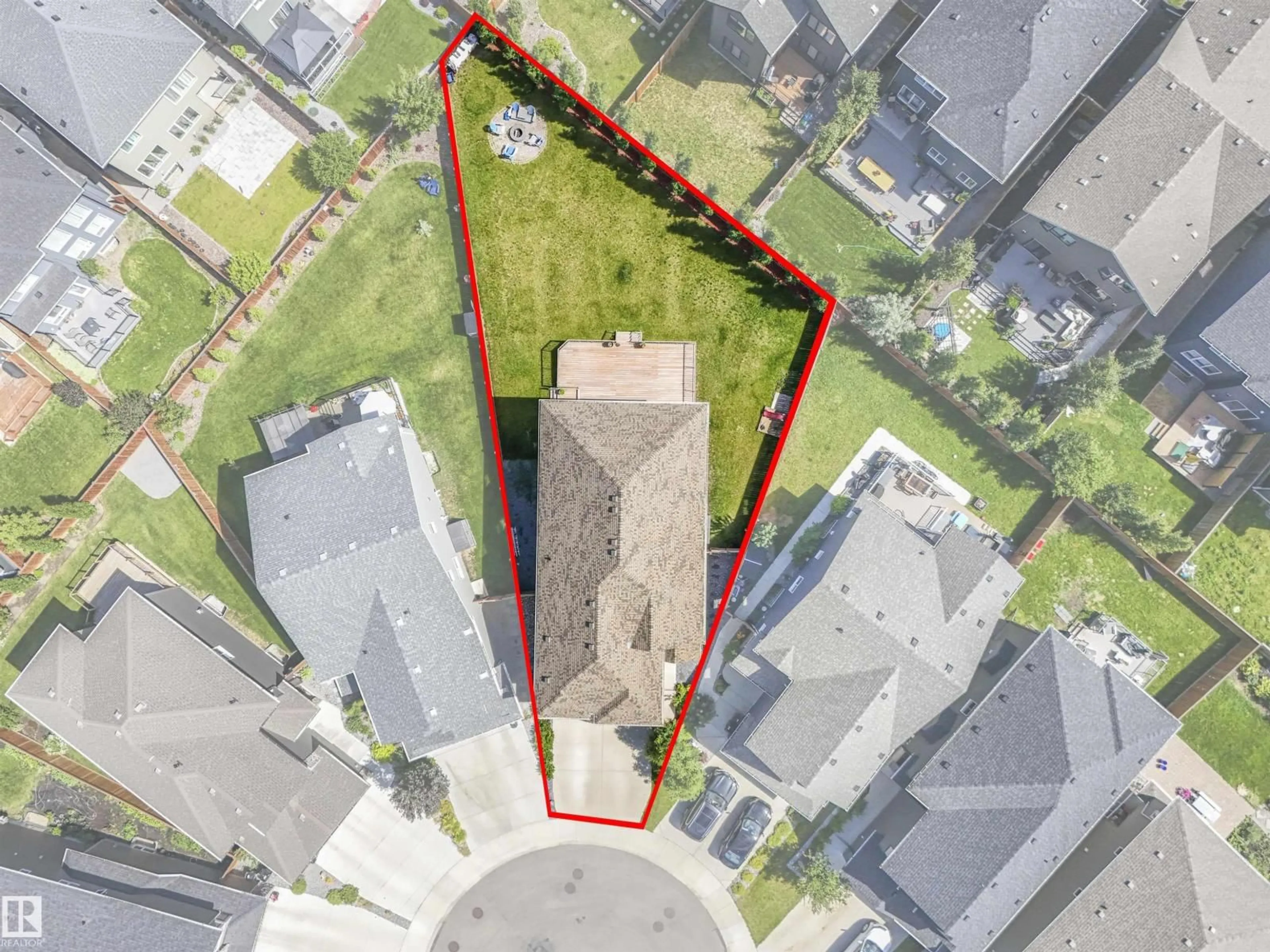 A pic from outside/outdoor area/front of a property/back of a property/a pic from drone, street for 3565 KESWICK BV, Edmonton Alberta T6W3W9