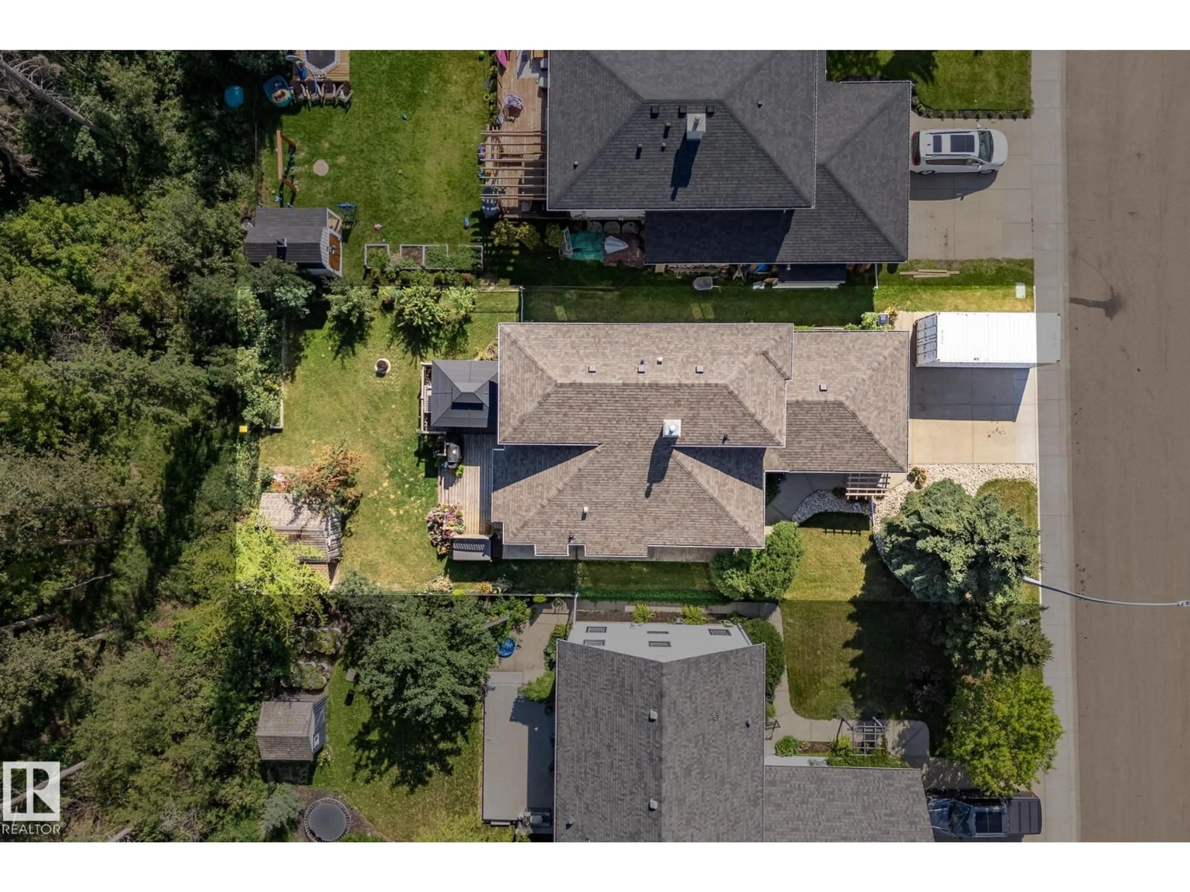 A pic from outside/outdoor area/front of a property/back of a property/a pic from drone, street for 4603 42ND STREET, Beaumont Alberta T4X1H1