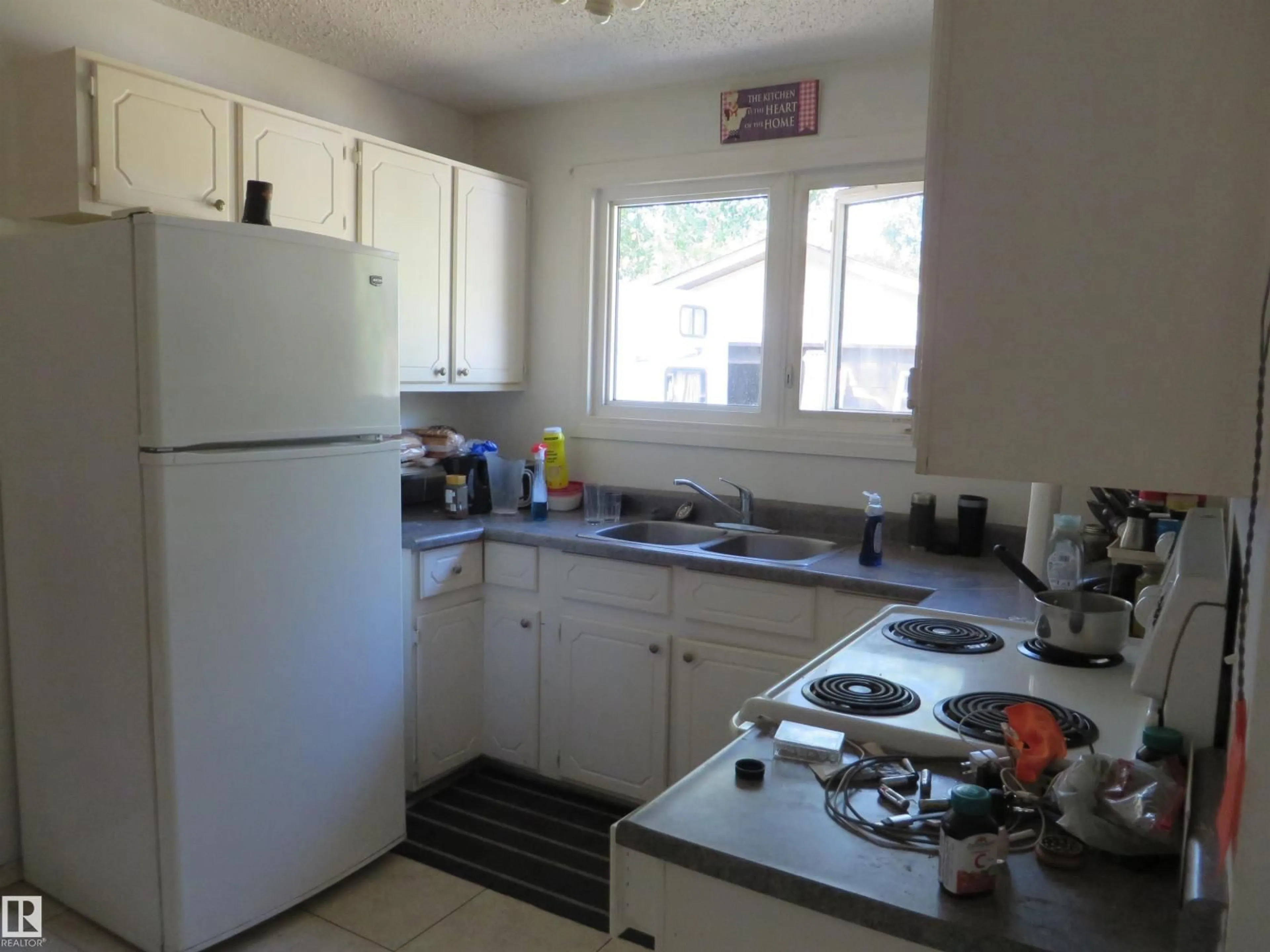 Standard kitchen, unknown for 4010 37 AV, Leduc Alberta T9E6E1