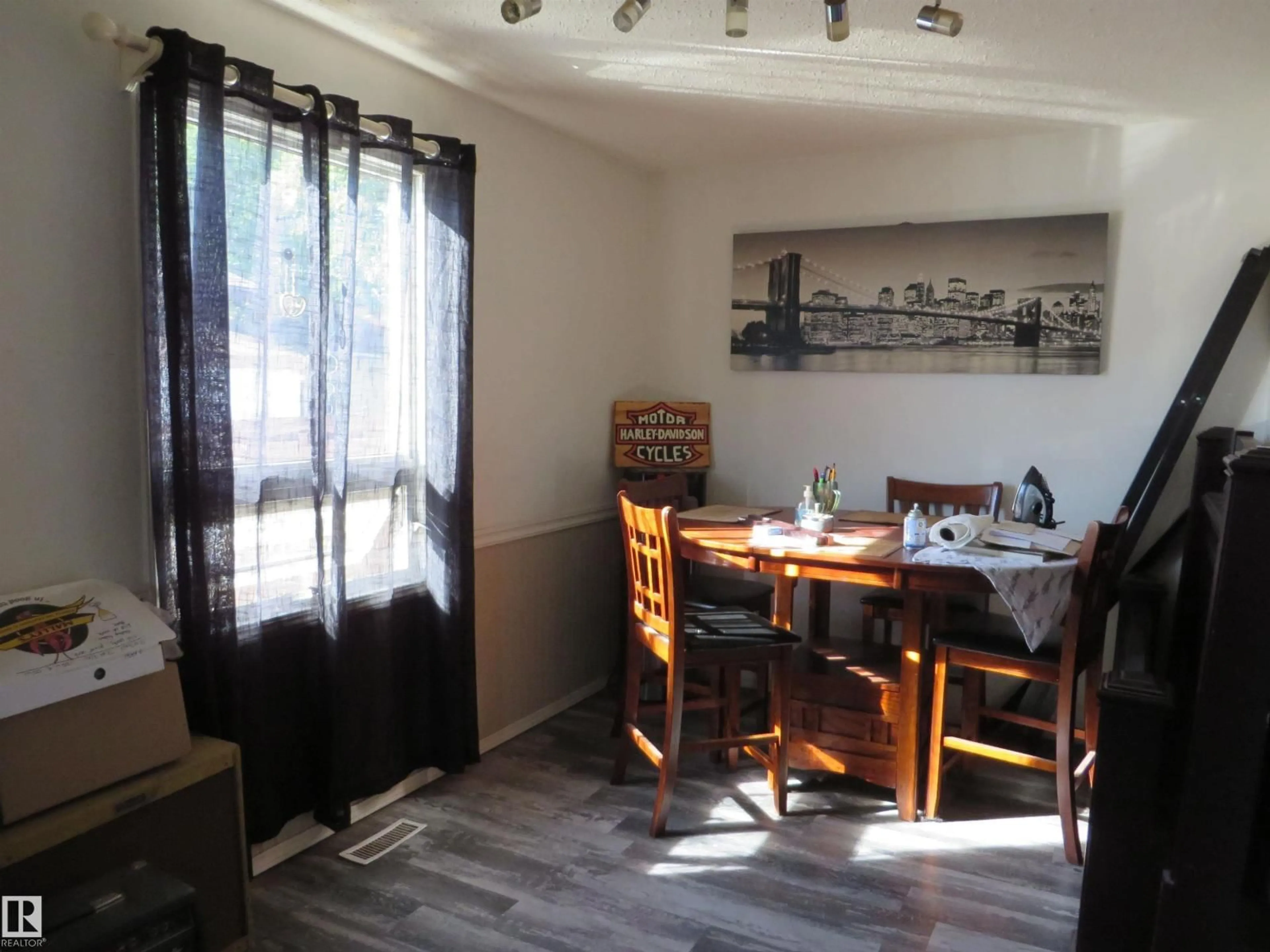 Dining room, wood/laminate floor for 4010 37 AV, Leduc Alberta T9E6E1