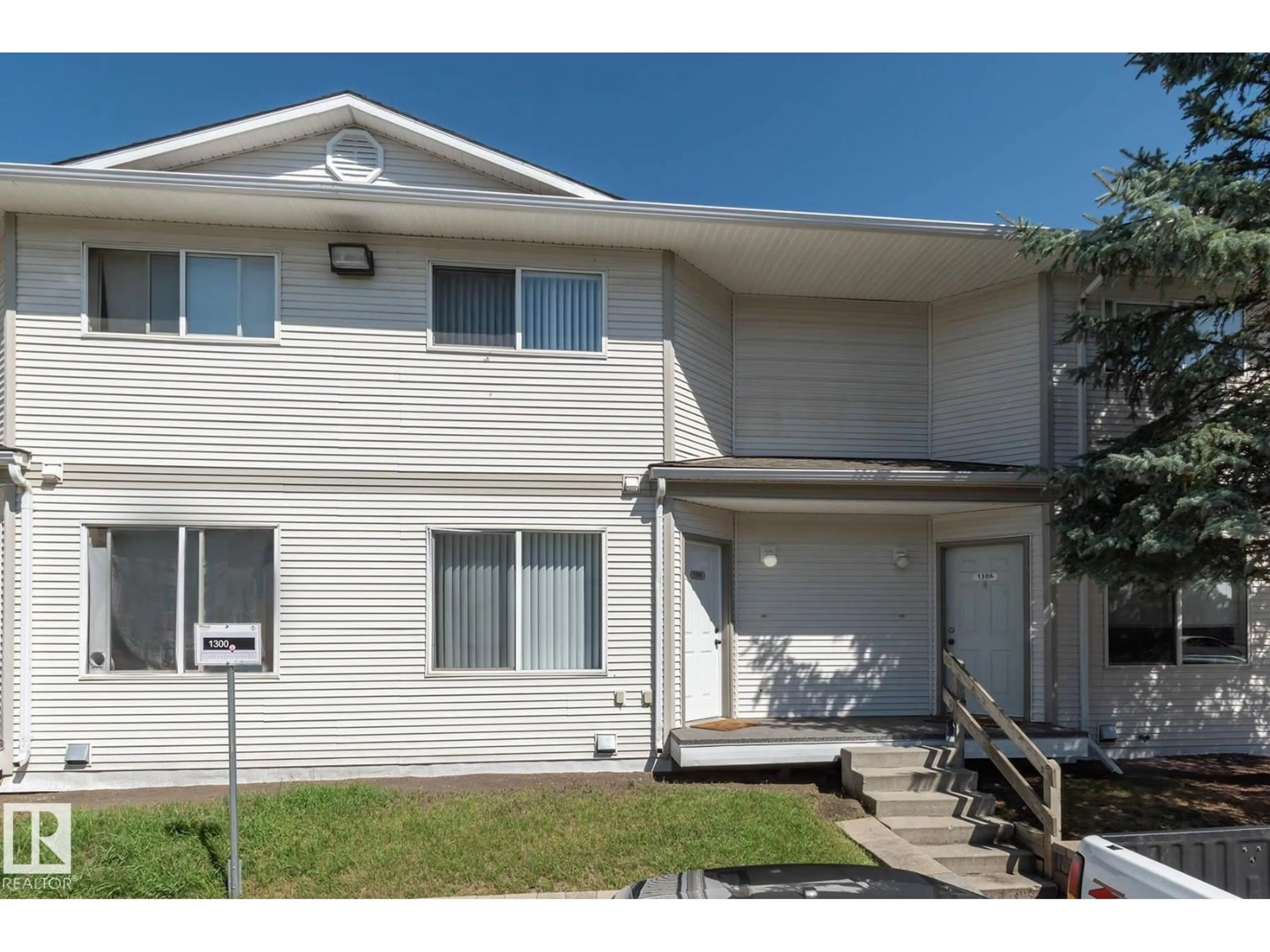 Home with vinyl exterior material, street for 1305 - 610 KING ST, Spruce Grove Alberta T7X4J9