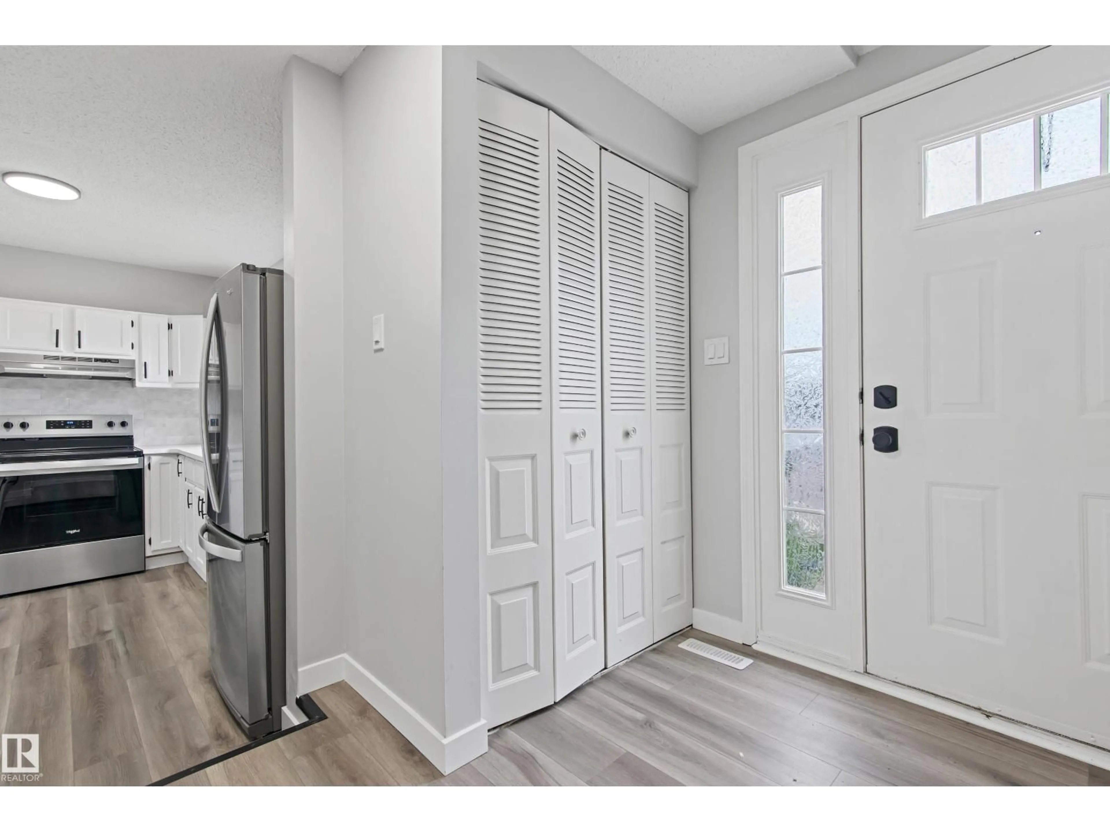 Indoor entryway for #12 - 3115 119 ST, Edmonton Alberta T6J5N5