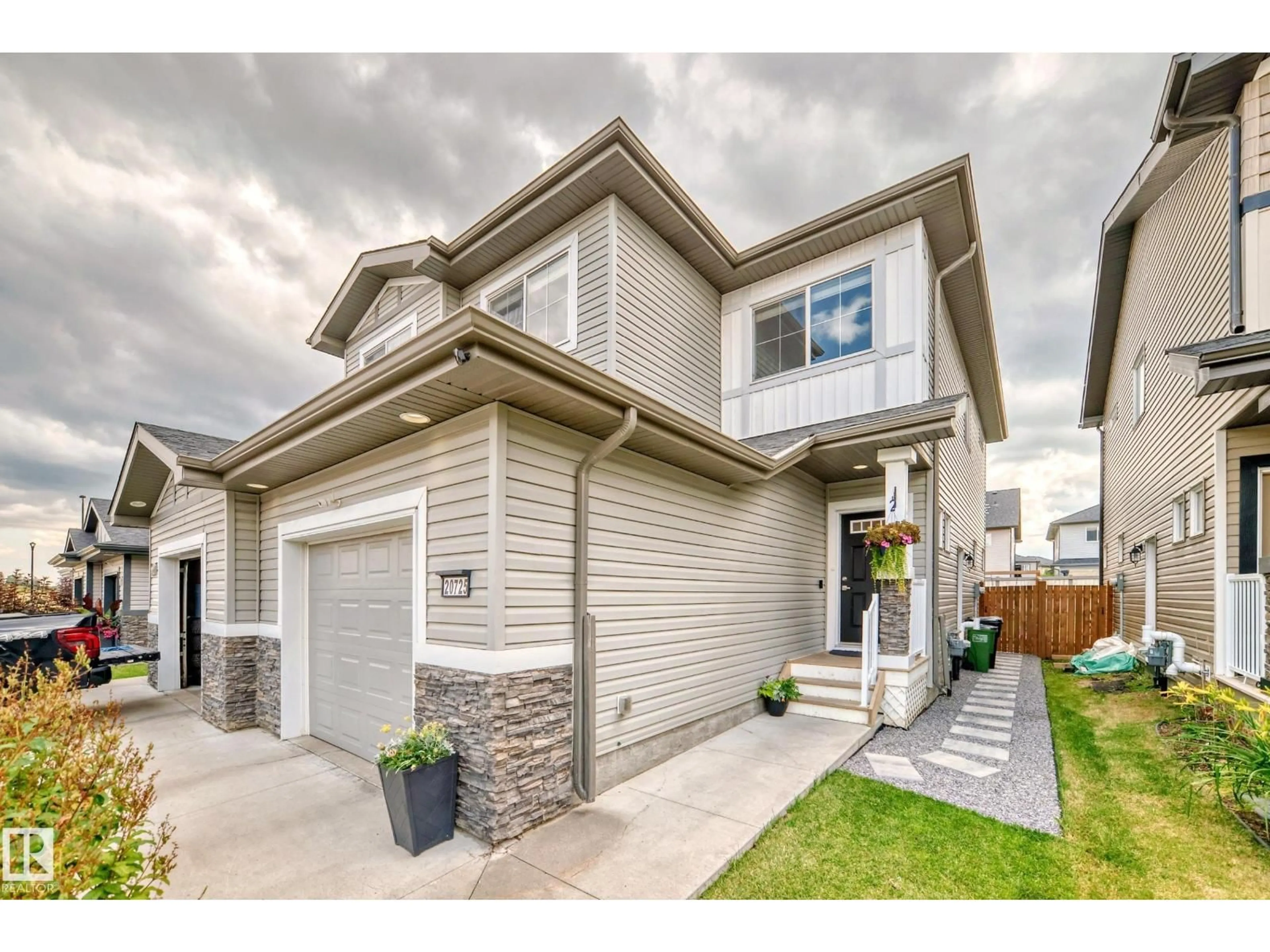 Home with vinyl exterior material, street for 20725 99A AV, Edmonton Alberta T5T7G4
